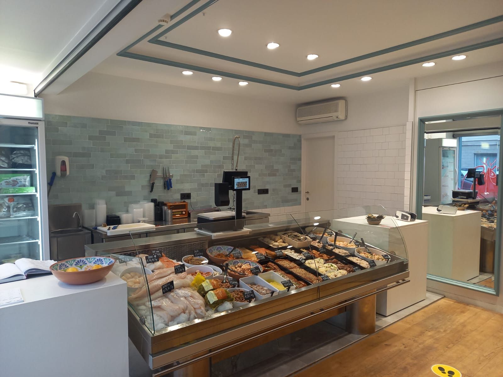 Handelspand met woonst op topligging foto {{pictureIndex}}