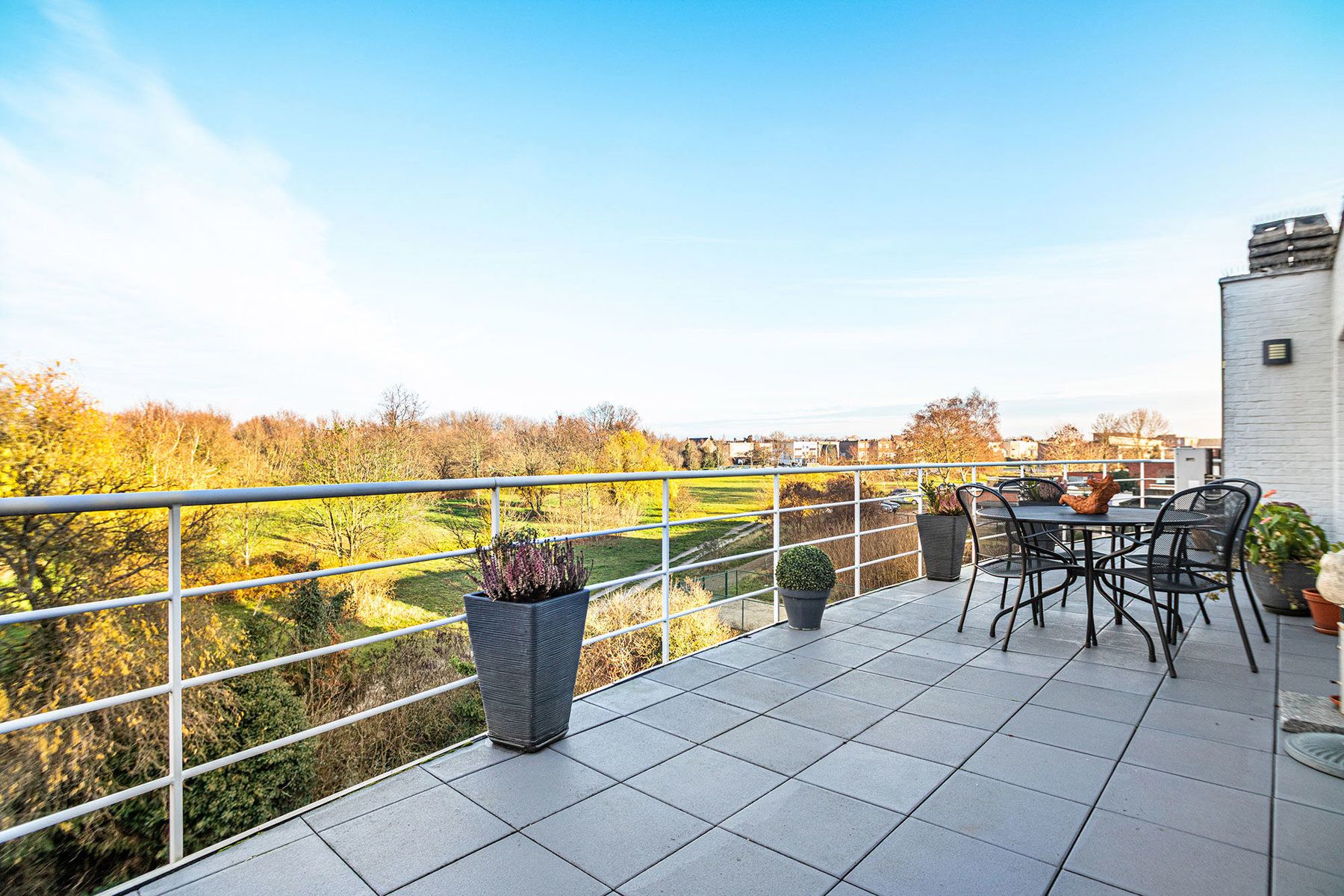 Lichtrijke penthouse met uitzonderlijk uitzicht en 2 garages foto 2