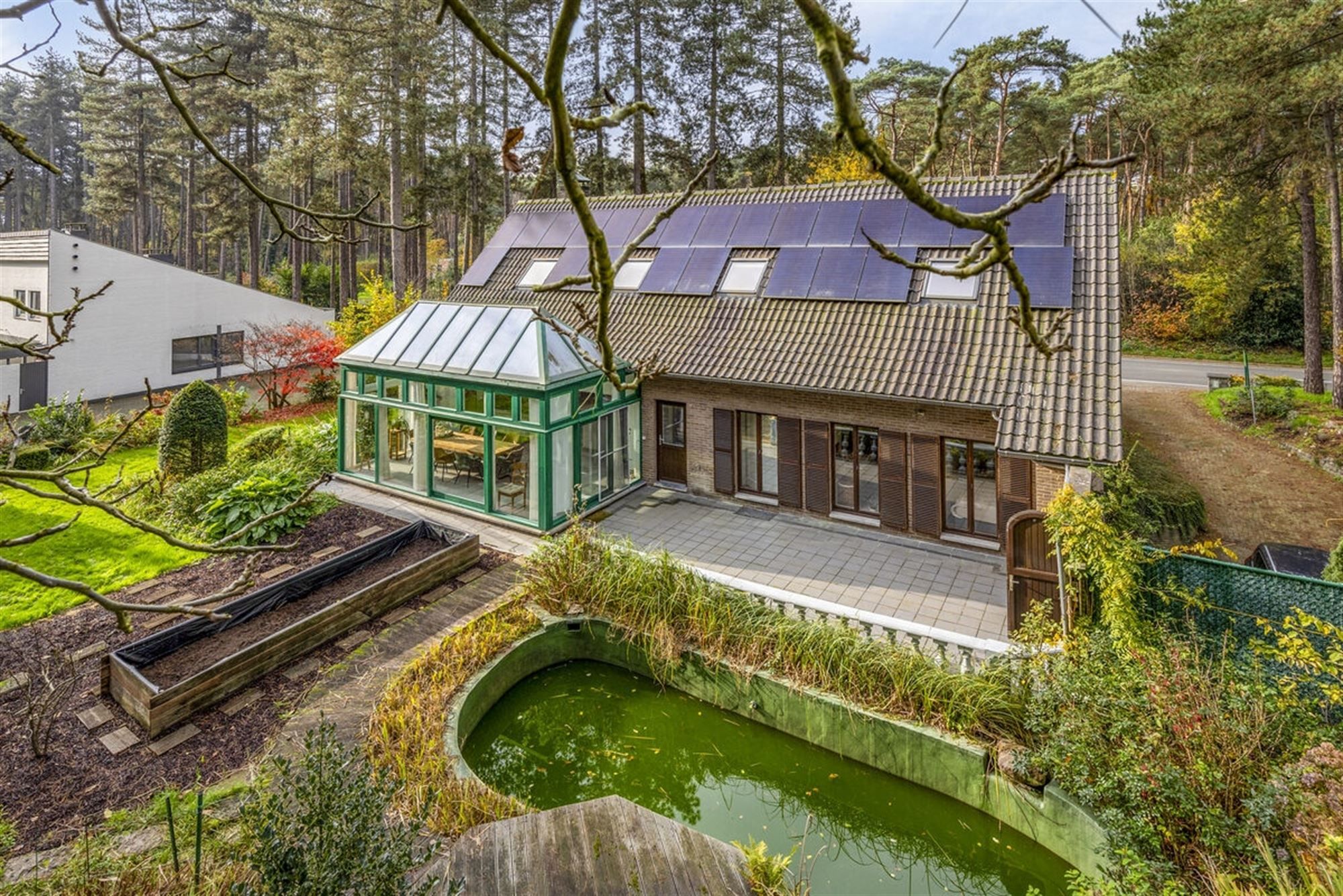 Gerenoveerde energiegunstige grootse villa in een groene residentiële villawijk  foto 43