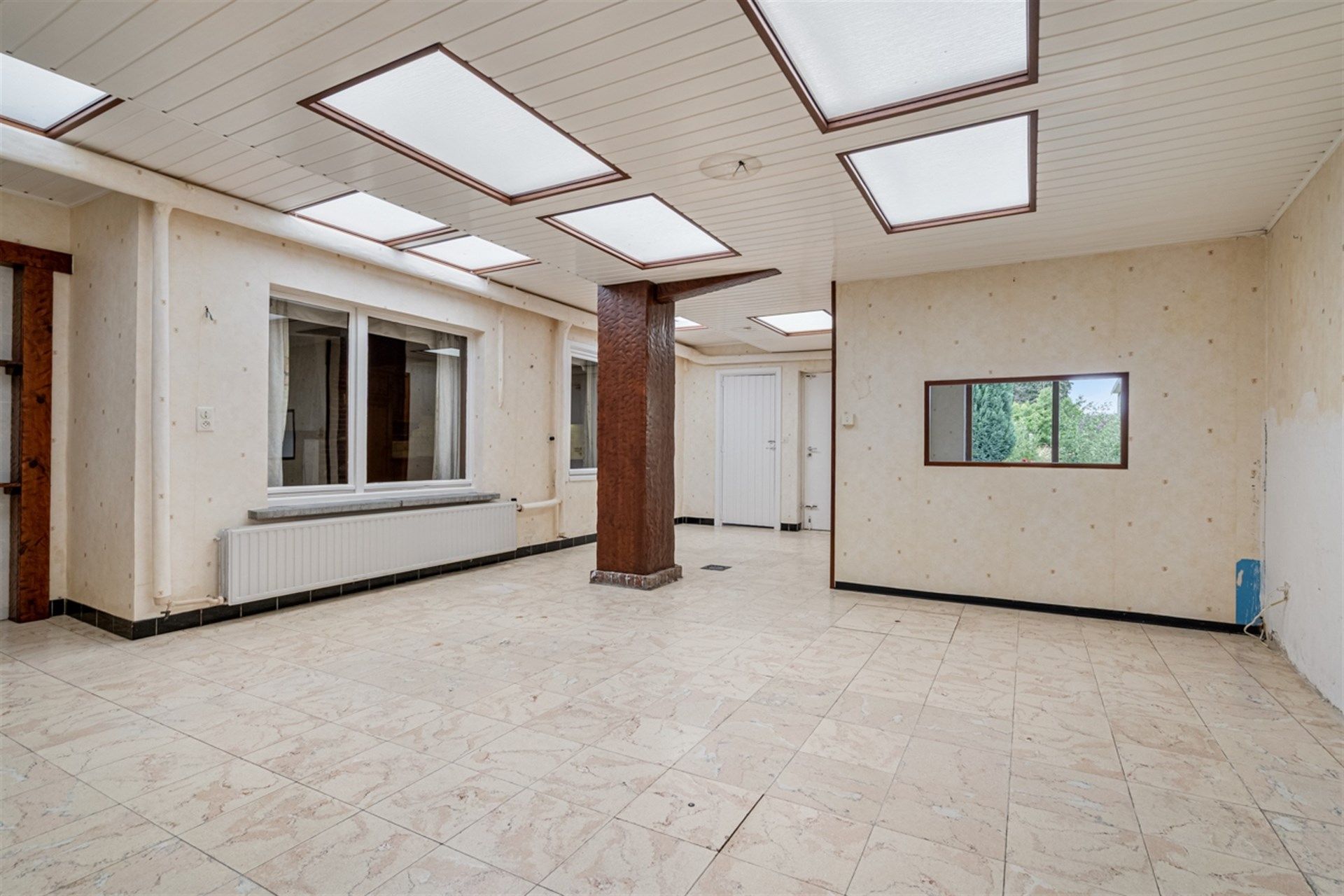 Goed onderhouden gezinswoning met 4 mogelijke slaapkamers op een perceel van 921m² foto 15