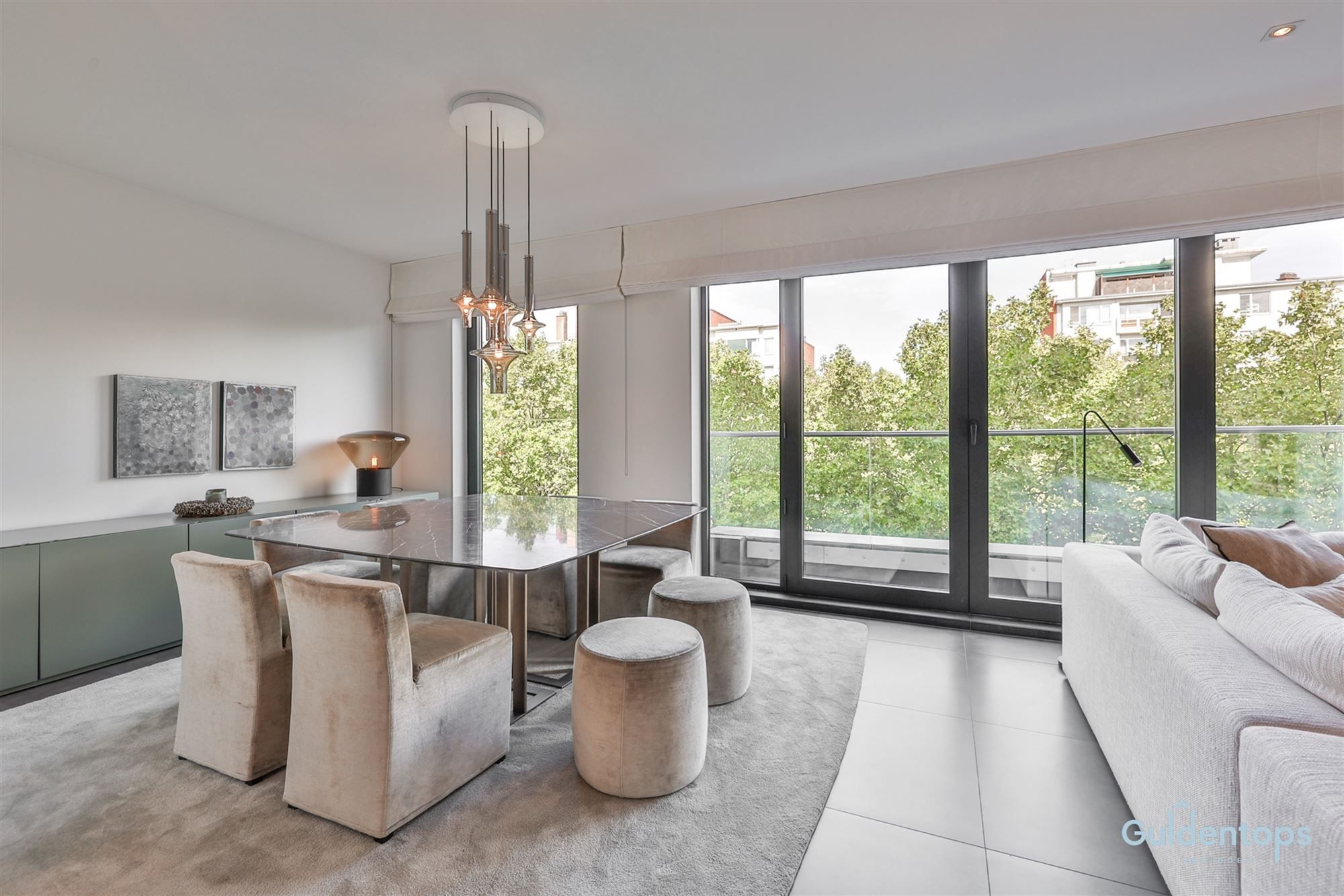 Knap ruim luxueus appartement op absolute toplocatie foto 2