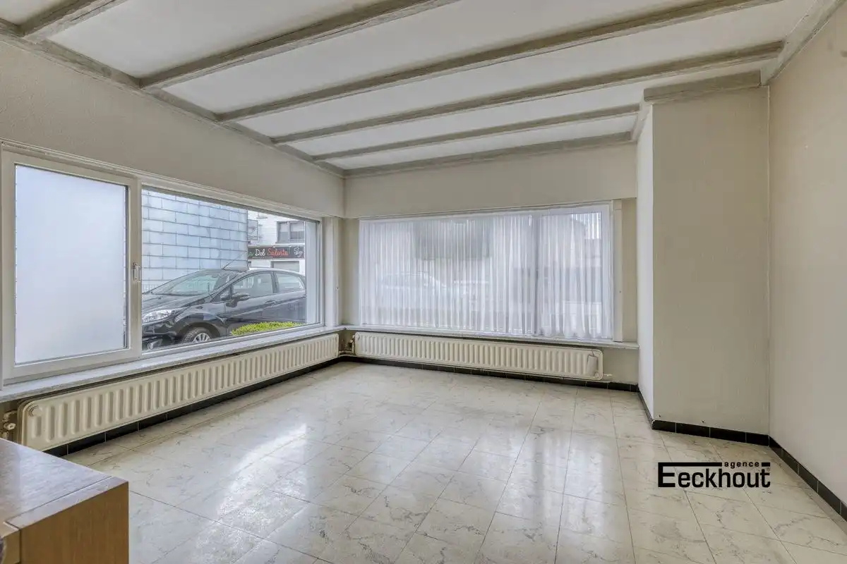 Halfopen bungalow met prachtige tuin en garage! foto 5