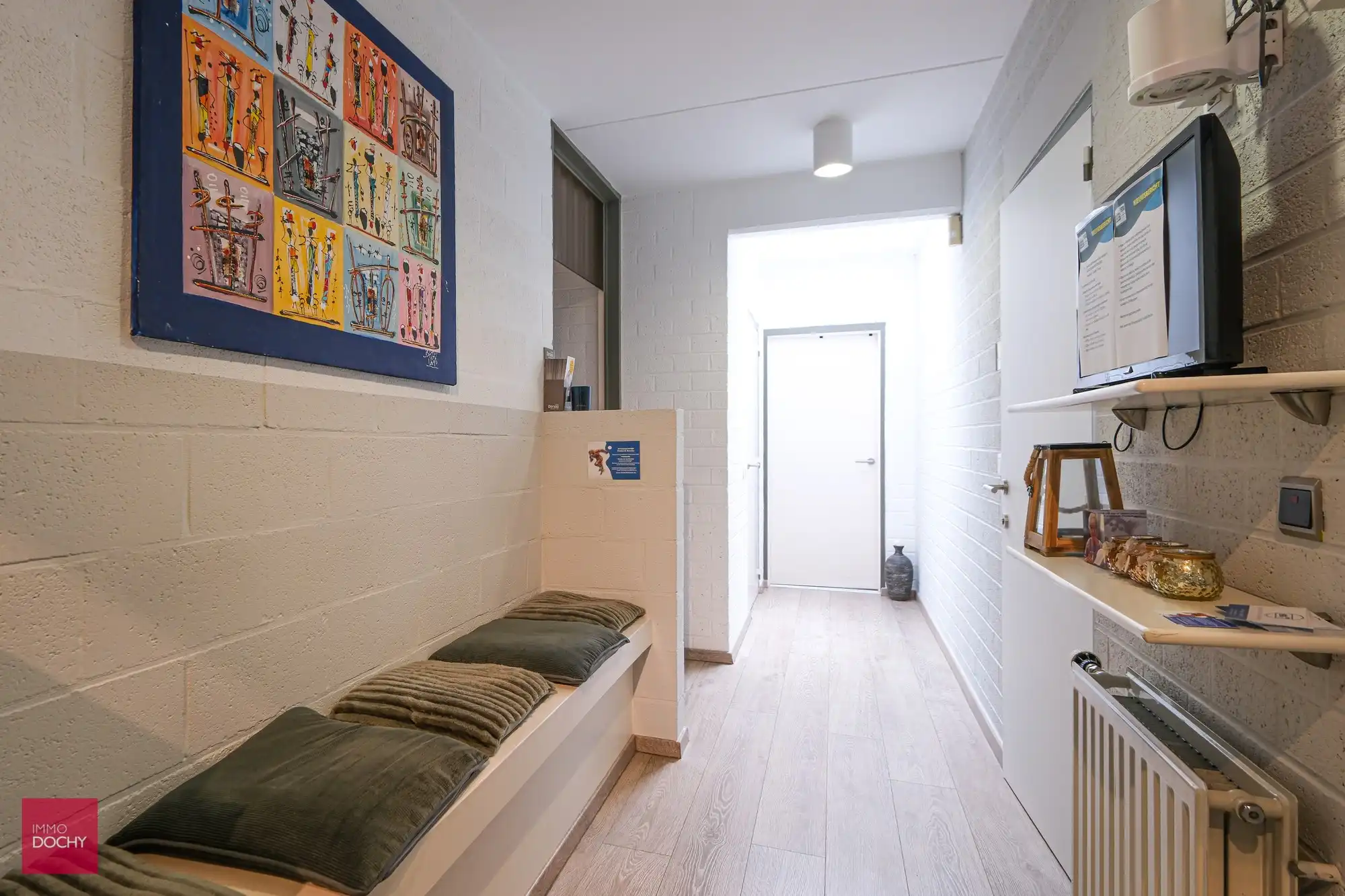 Ruime (groeps)praktijk of kantoor met woning foto 6