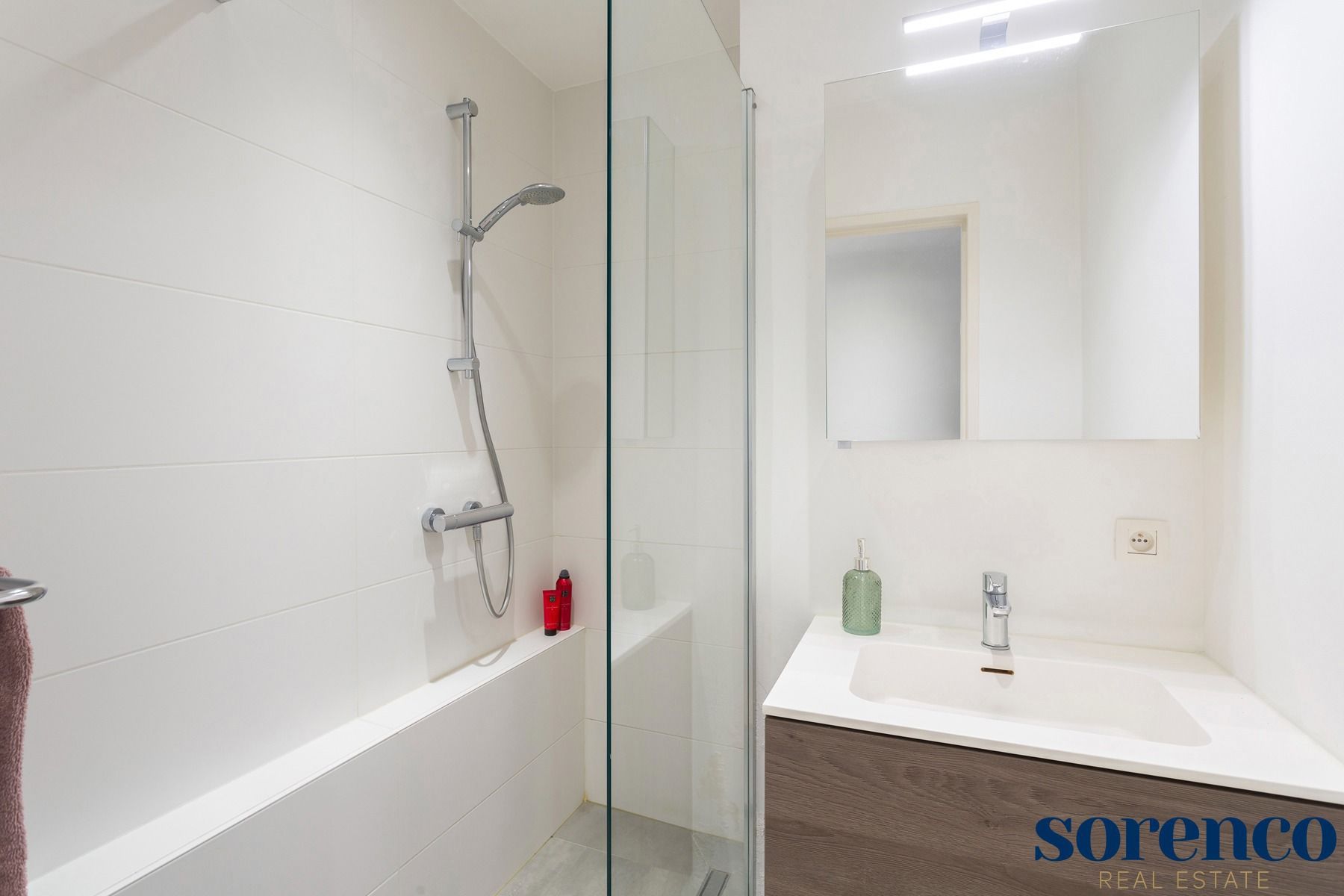 Ruim en licht instap klaar 2 slaapkamer appartement! foto 19