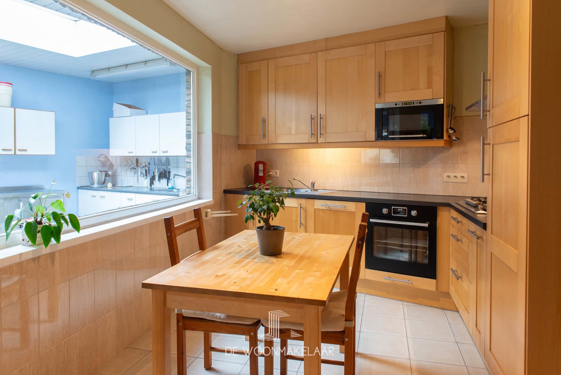 Woning met 3 slaapkamers, garage en zolder met potentieel foto {{pictureIndex}}