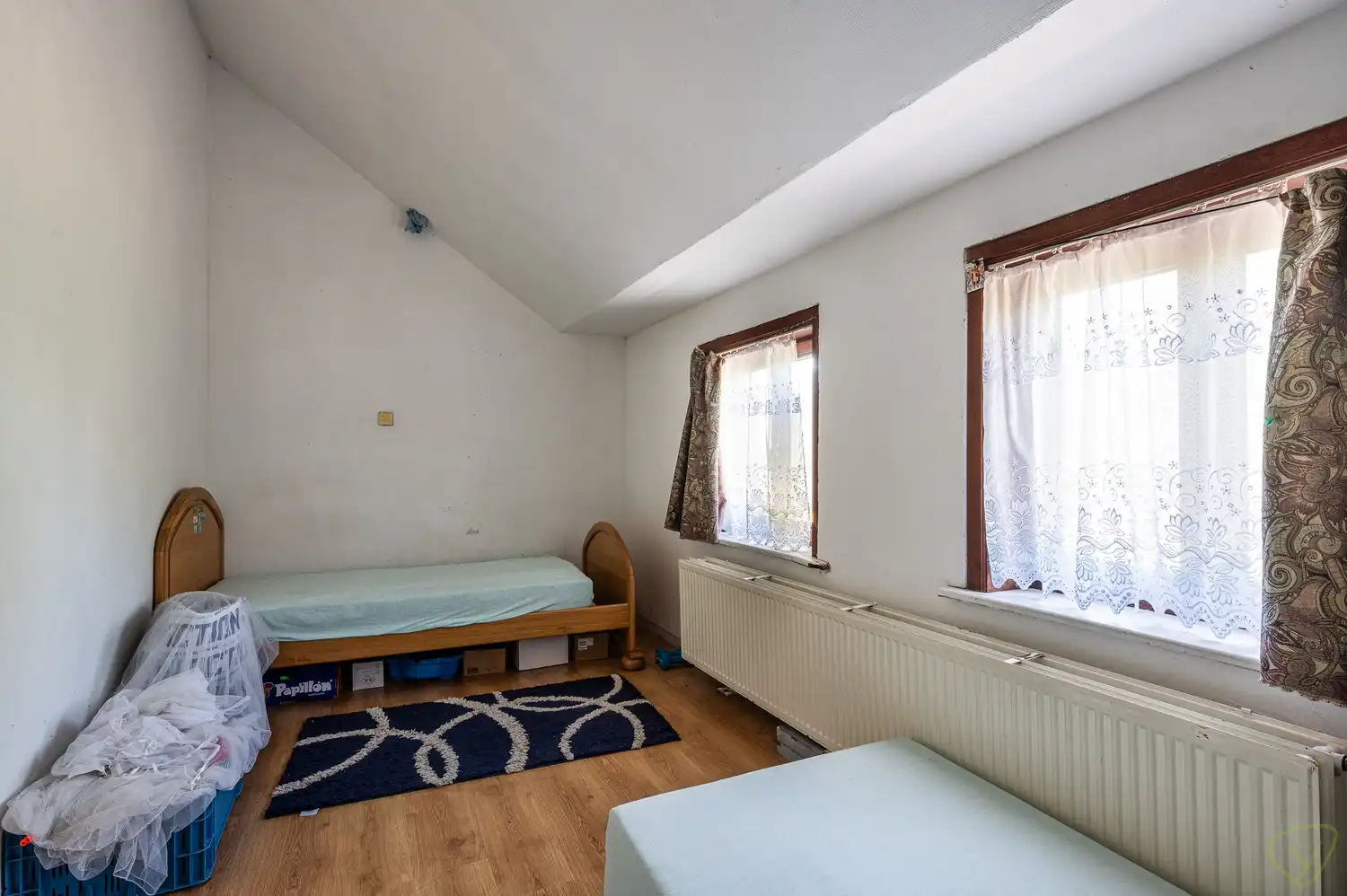 Te renoveren woning met veel potentieel foto 15