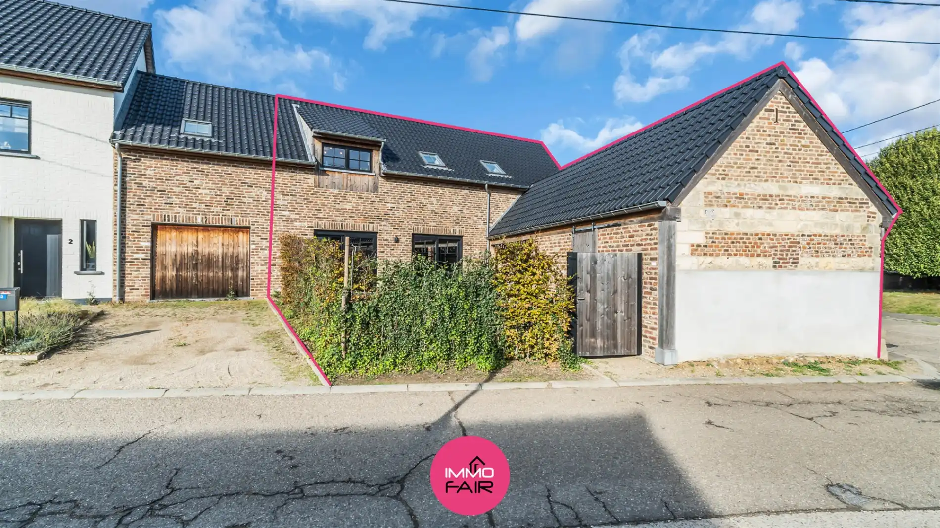 Karaktervolle, gerenoveerde woning met authentieke gevel en 3 slaapkamers in Gellik foto {{pictureIndex}}