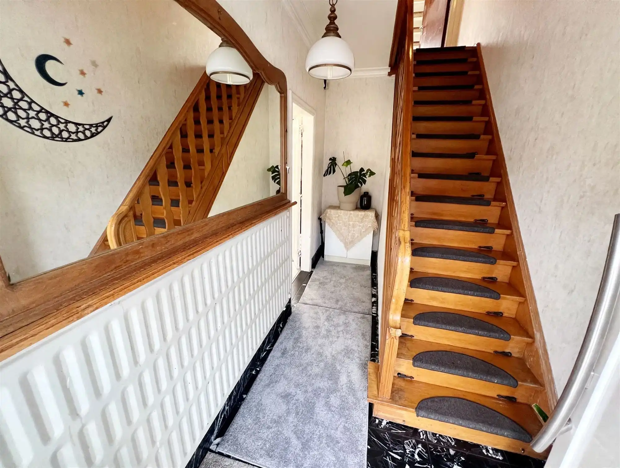 Huis met 5 slpks, 2 badk, dubbele oprit en tuin op 250 m² foto 2