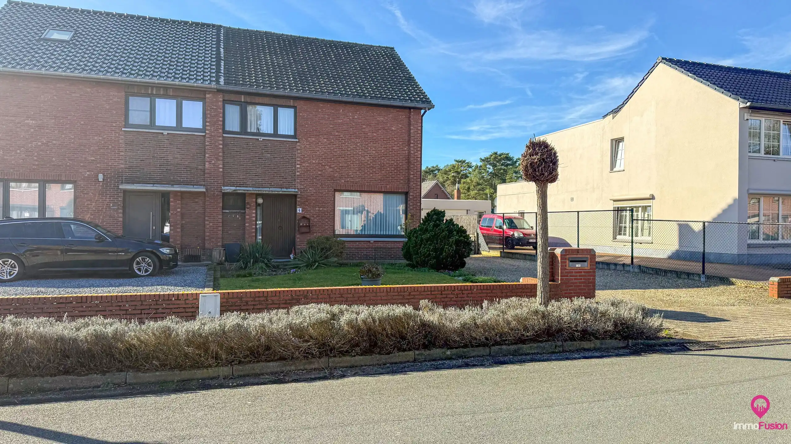 Ruime gezinswoning met zeer grote garage of opslagruimte! foto 28