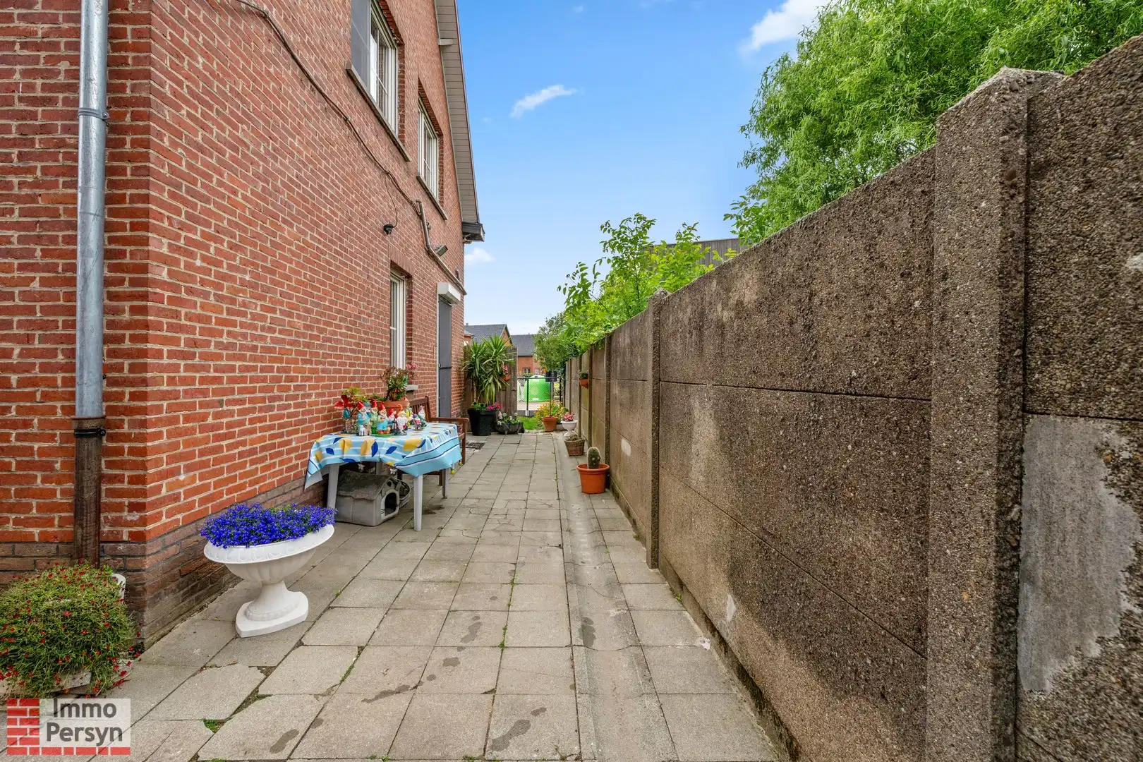 Charmante, gerenoveerde woning met carport en tuin foto 24