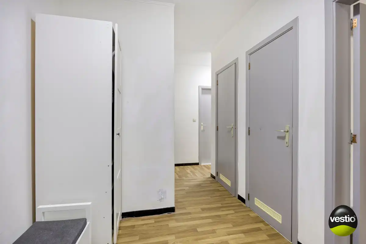 APPARTEMENT 90M² MET 2 SLK GELEGEN IN CENTRUM HOESELT. foto 5