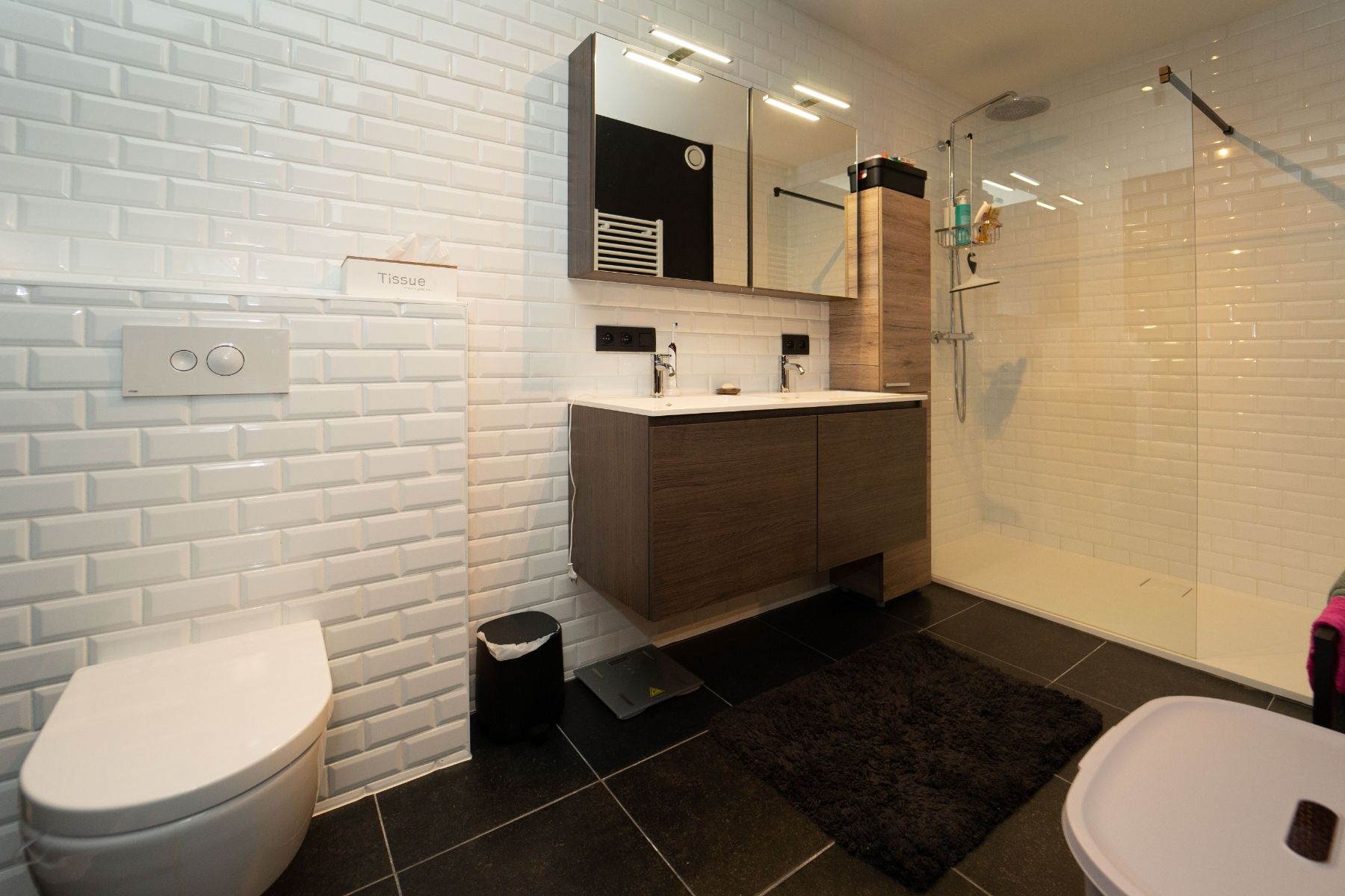 Luxe 2 slaapkamerappartement met 2 terrassen en privatieve tuin foto 21