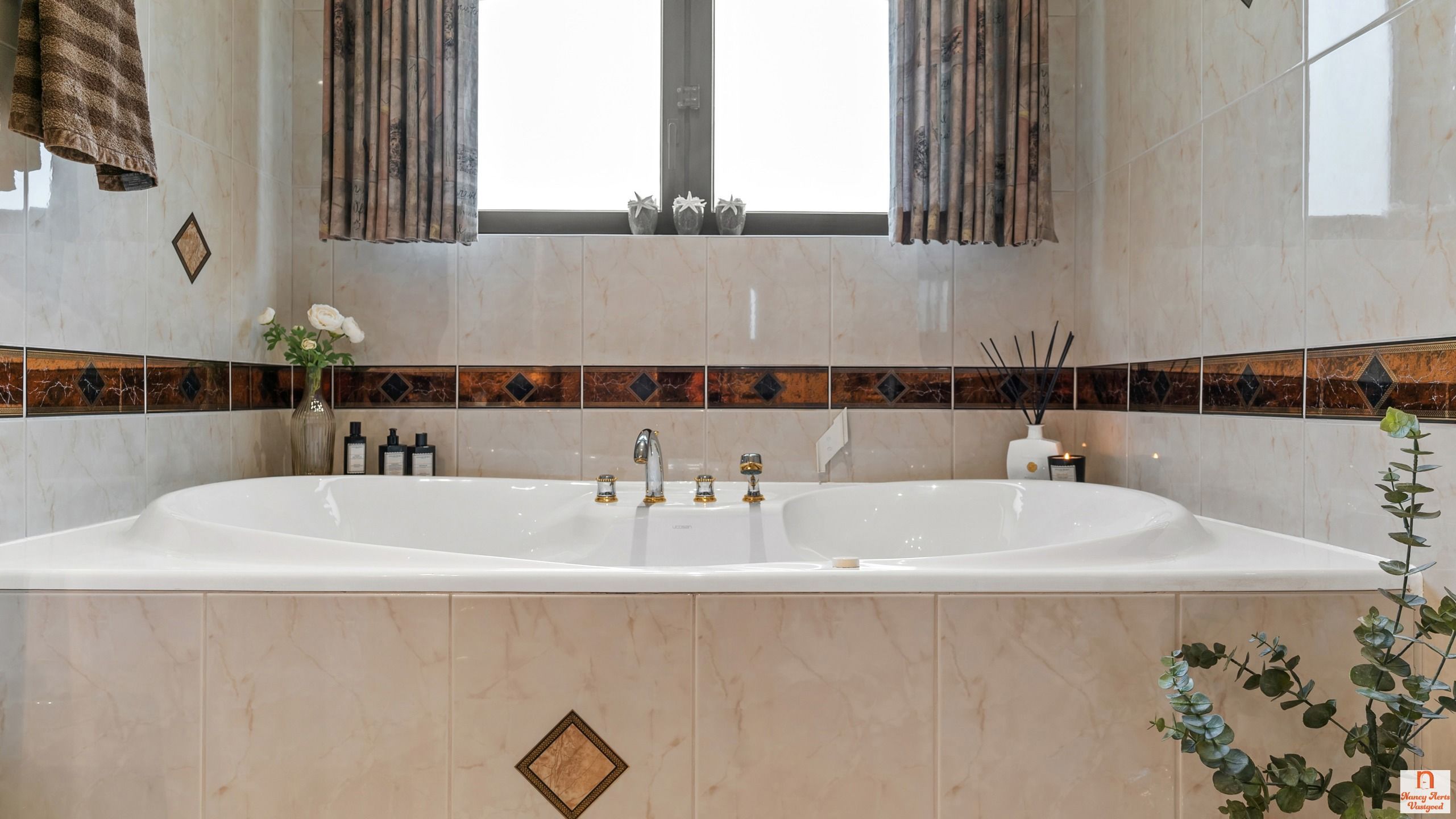 Luxueuze villa met overdekt zwembad, bos en weiland foto 40