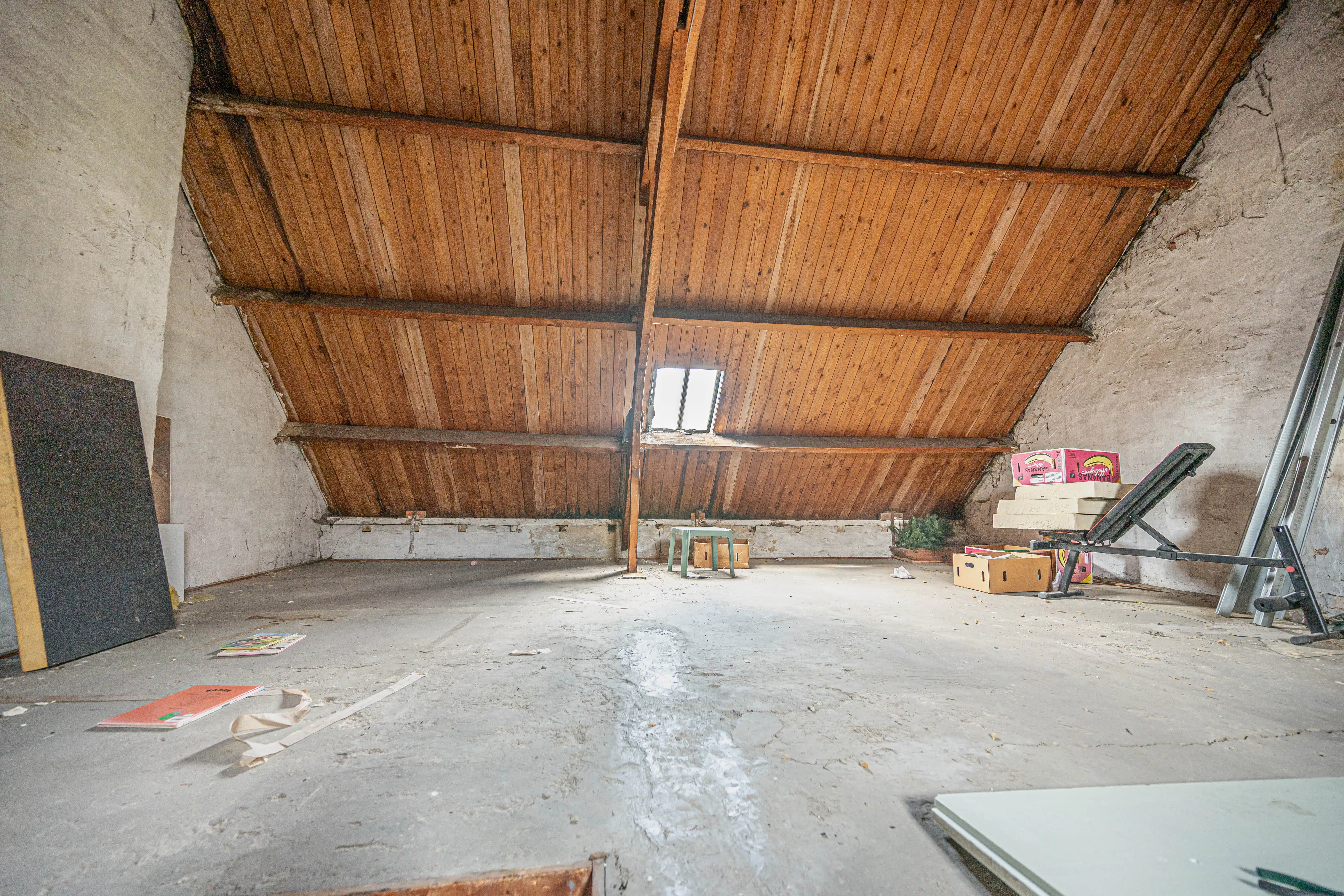 Ruime te renoveren gezinswoning met garage. foto 19