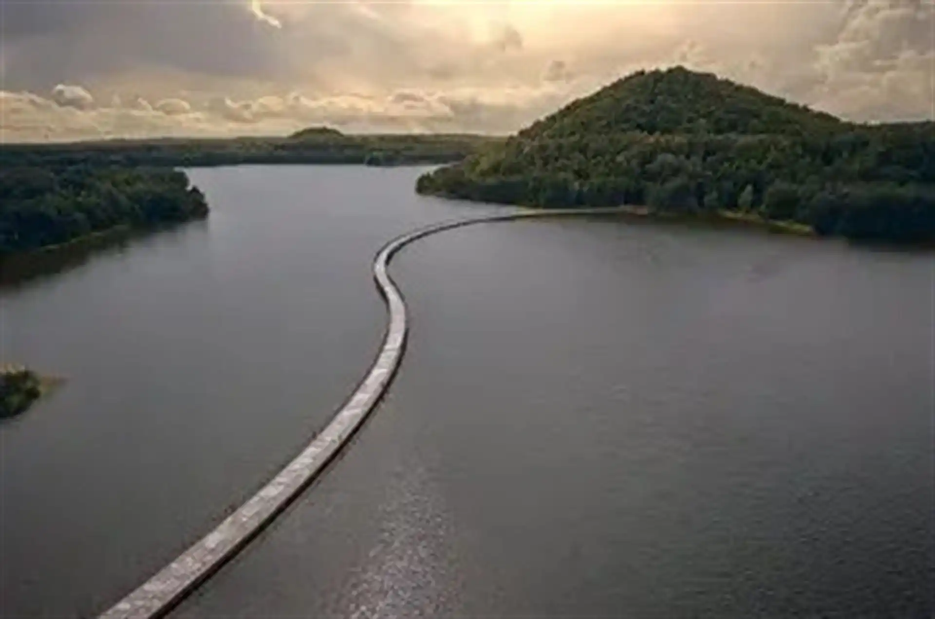 Vrijstaande villa van 306 m² op 17a95ca, gelegen vlak bij Connecterra, de toegangspoort tot het Nationaal Park Hoge Kempen, en op wandelafstand van Maasmechelen Village! foto 32