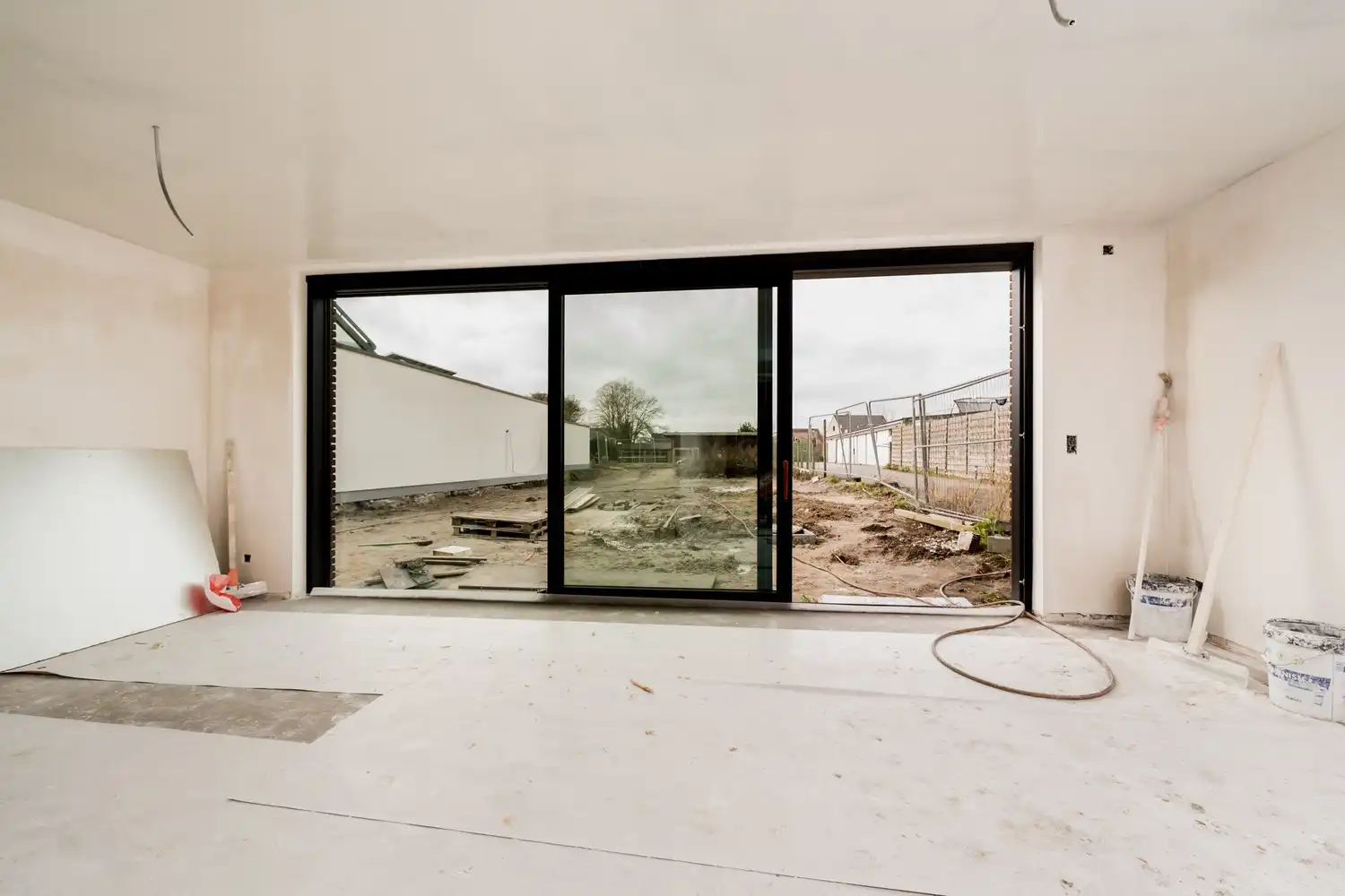 Ruim gelijkvloers appartement nabij het centrum foto 3