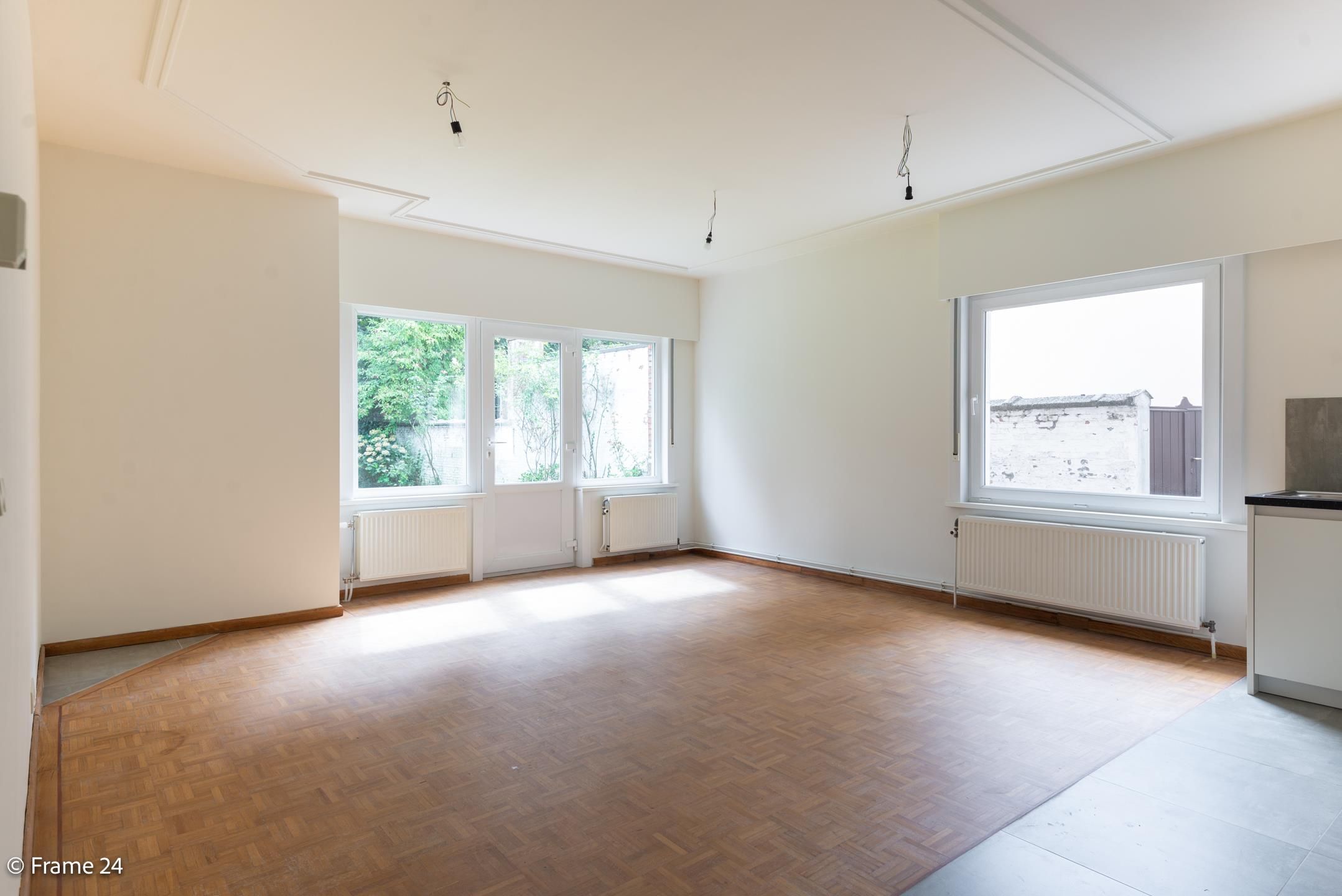 Volledig gerenoveerd gelijkvloers appartement op toplocatie. foto 9