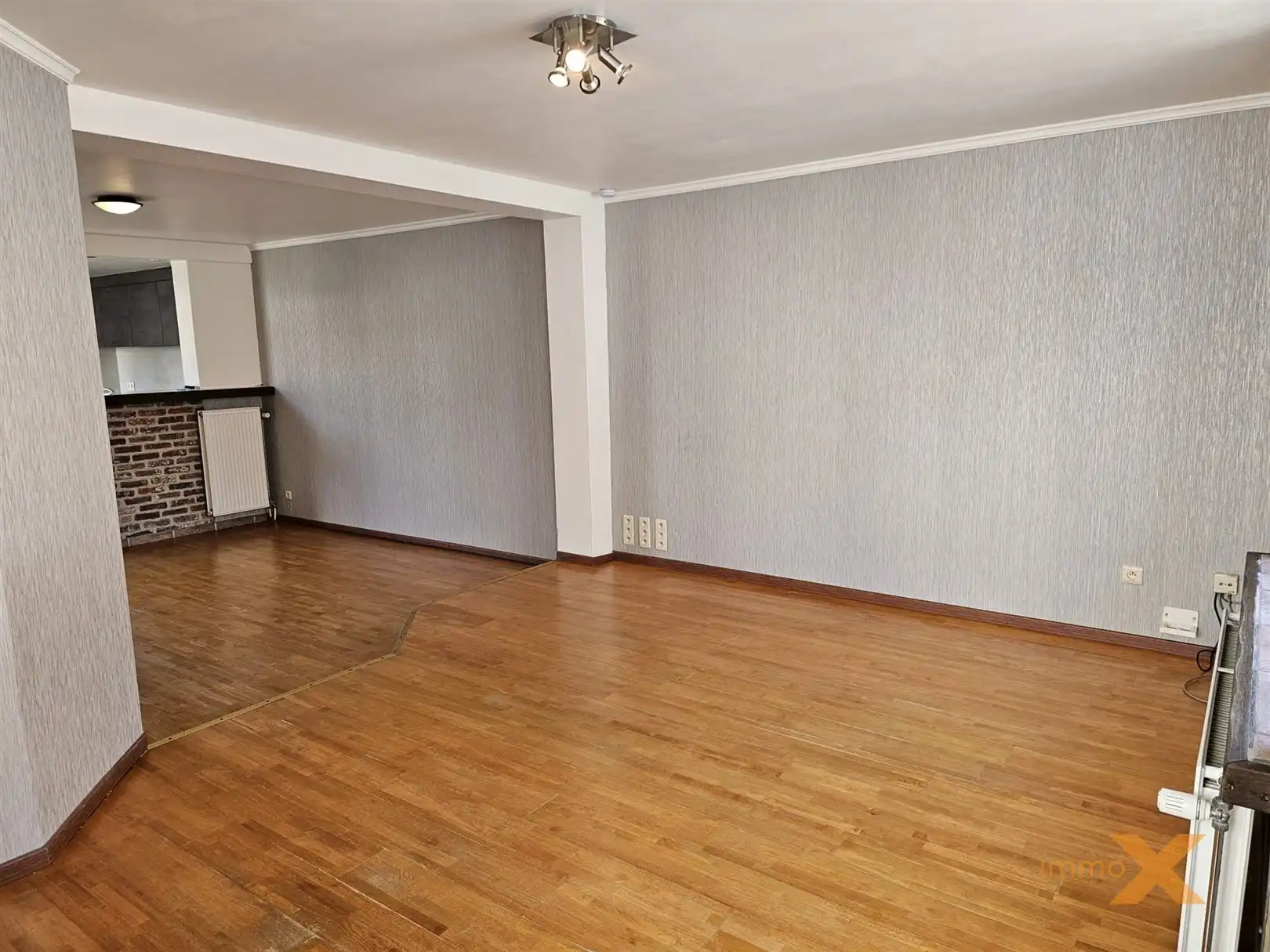 GEZELLIGE DORPSWONING MET TUINTJE foto 4