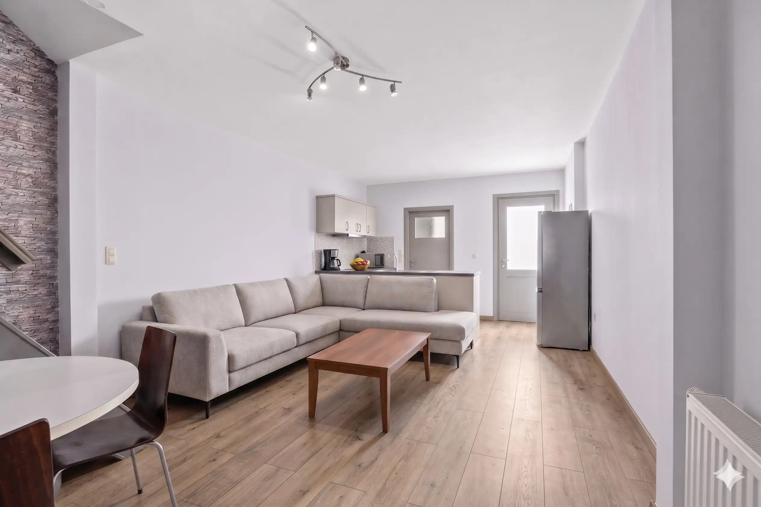 Instapklare, volledig gerenoveerde woning in centrum Lokeren foto 3