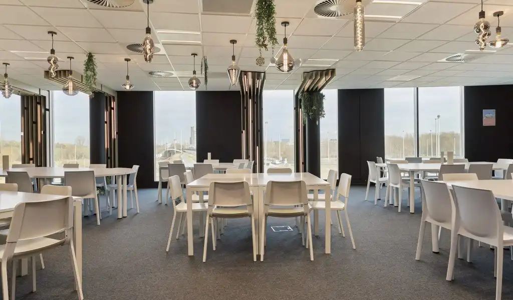 Gemeubelde kantoren met dienstverlening in Planet Business Center aan The Loop in Gent foto 13