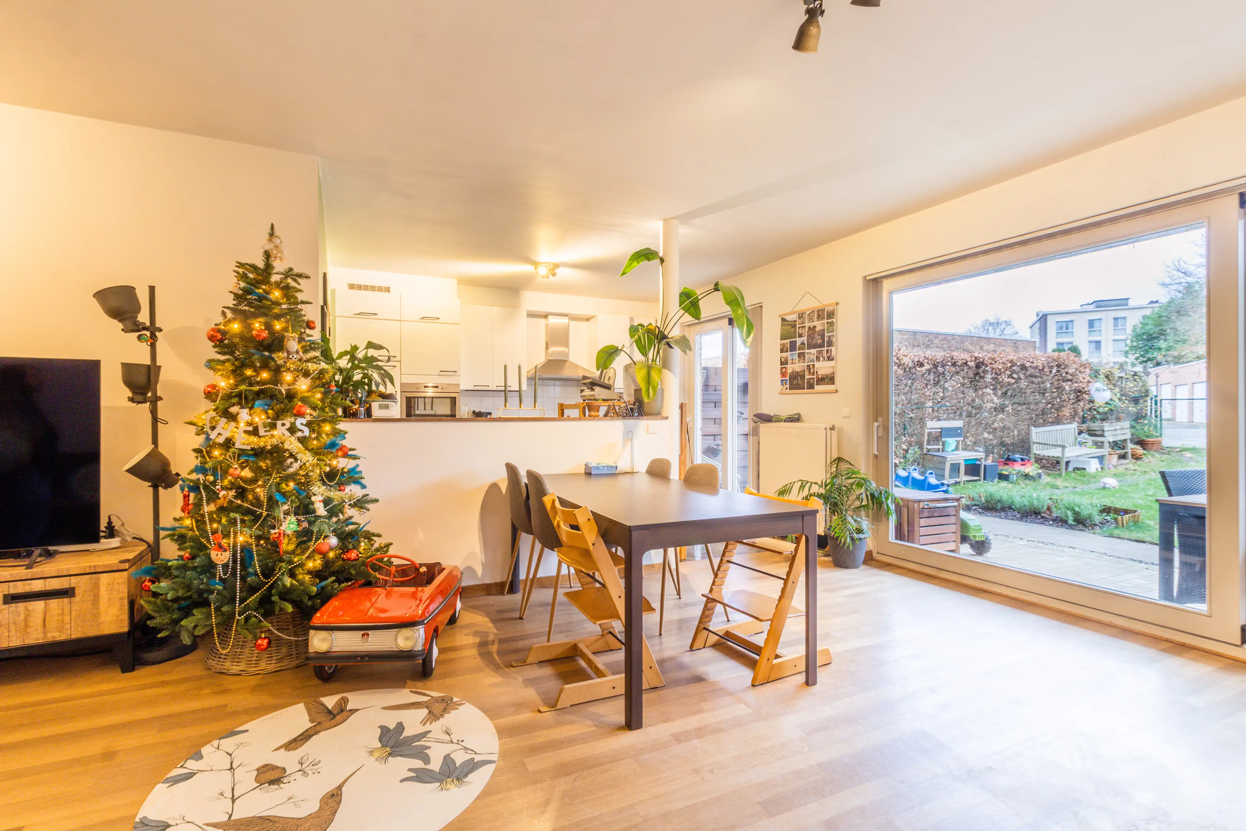 Gelijkvloers appartement met grote tuin en garage foto 4