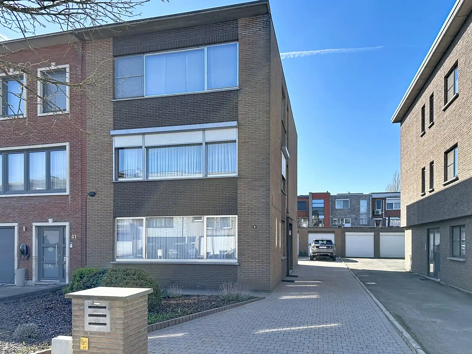 Gelijkvloers 2 slaapkamers appartement vlakbij centrum Aartselaar foto 2