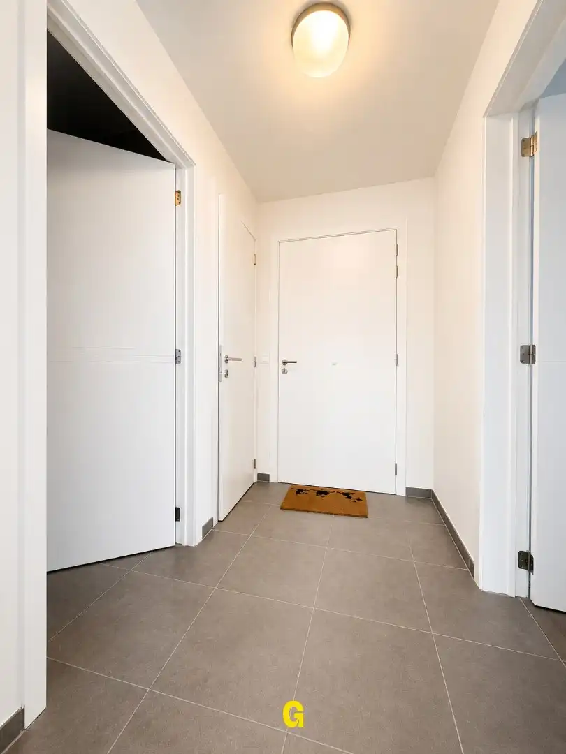 Recent appartement met 1 slaapkamer, terras en kelderberging in hartje Hoeselt foto 4