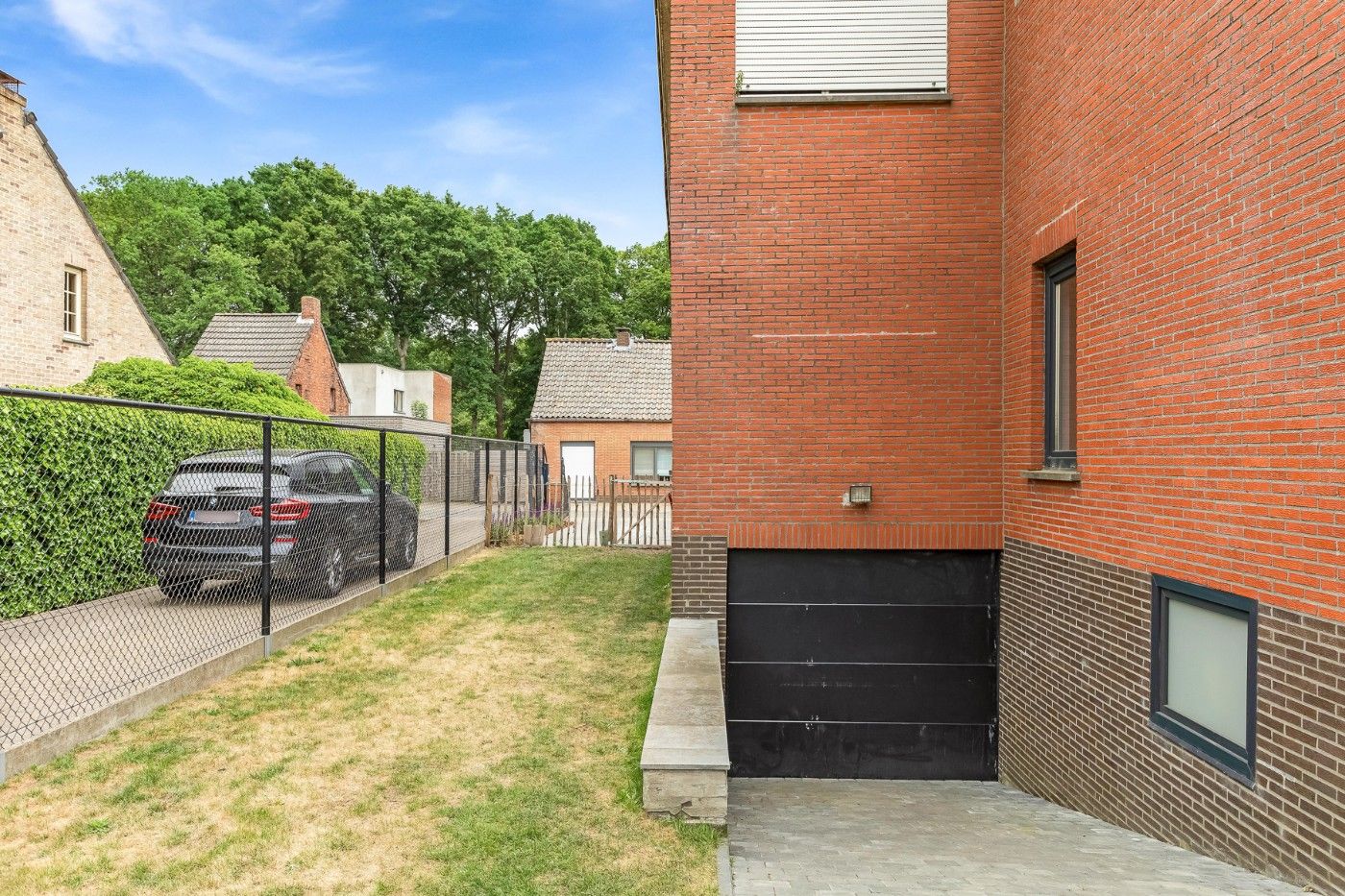 Vrijstaande, gerenoveerde woning met 2 slpk., garage, ruime souterrain, zolder en tuin foto 30