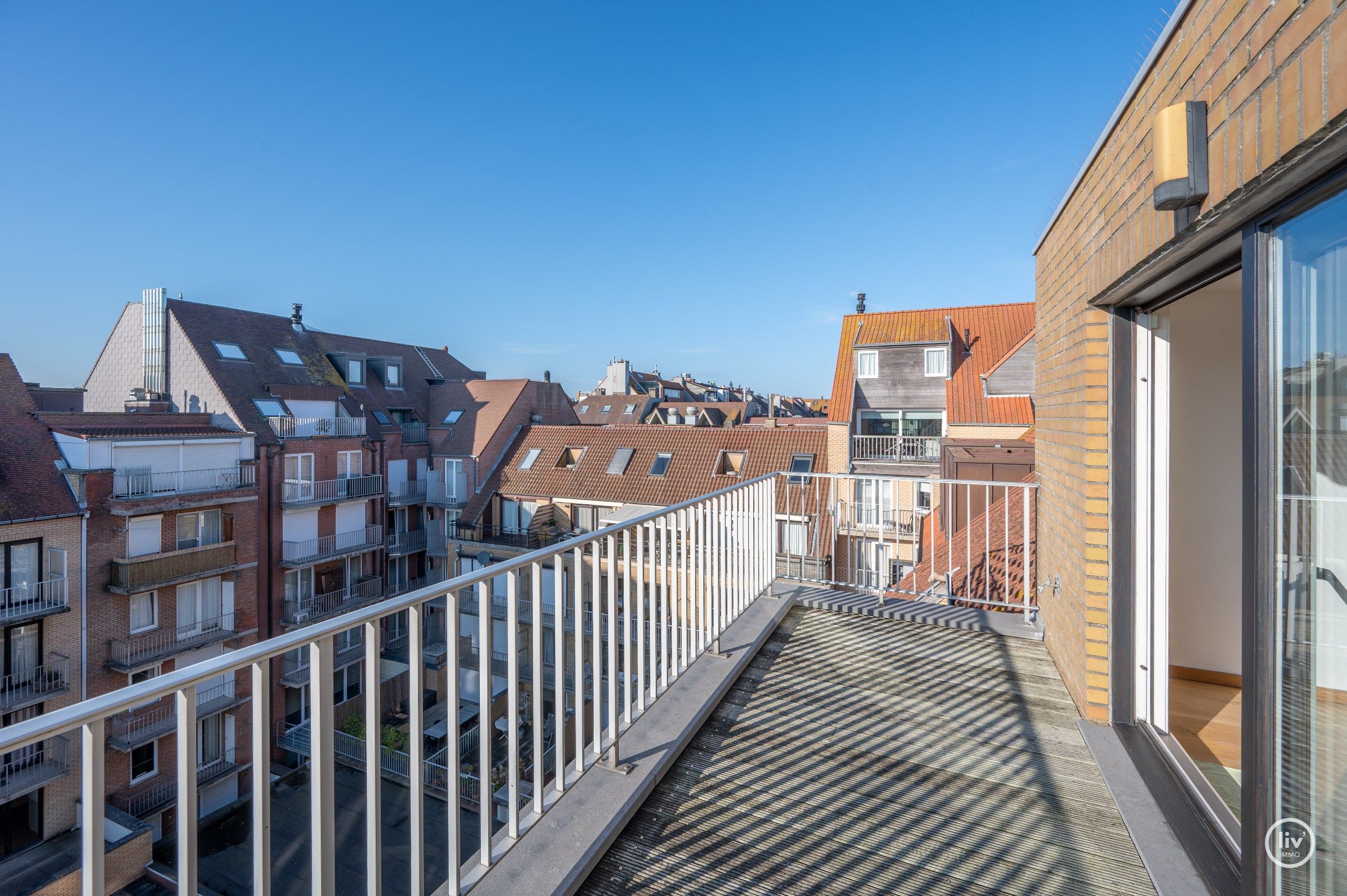 Aangename op te frissen duplex  met mooie terrassen centraal gelegen op de Leopoldlaan te Knokke.  foto 12