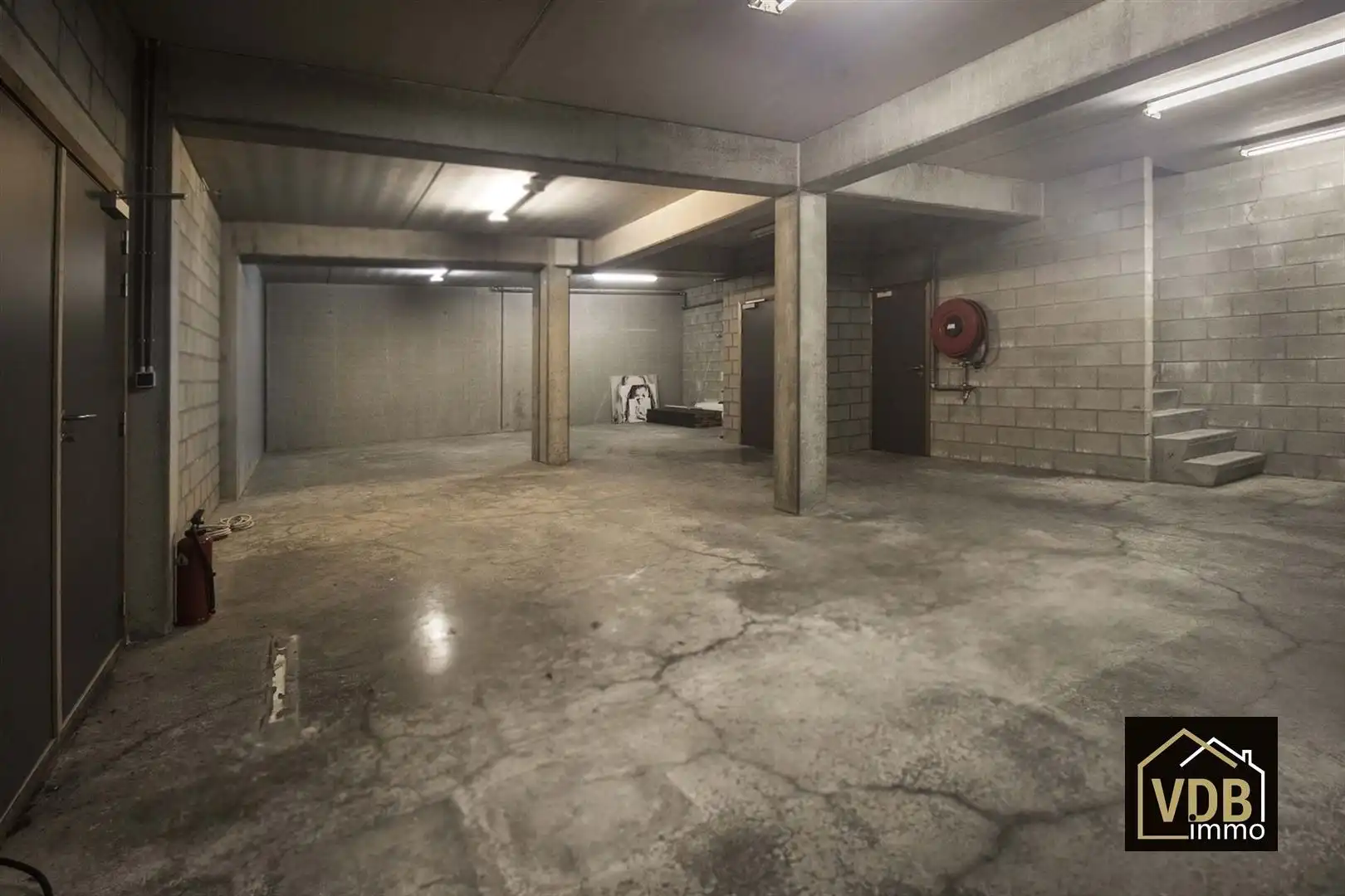 Commercieel gebouw op toplocatie, verhuurd met goed rendemen foto 28