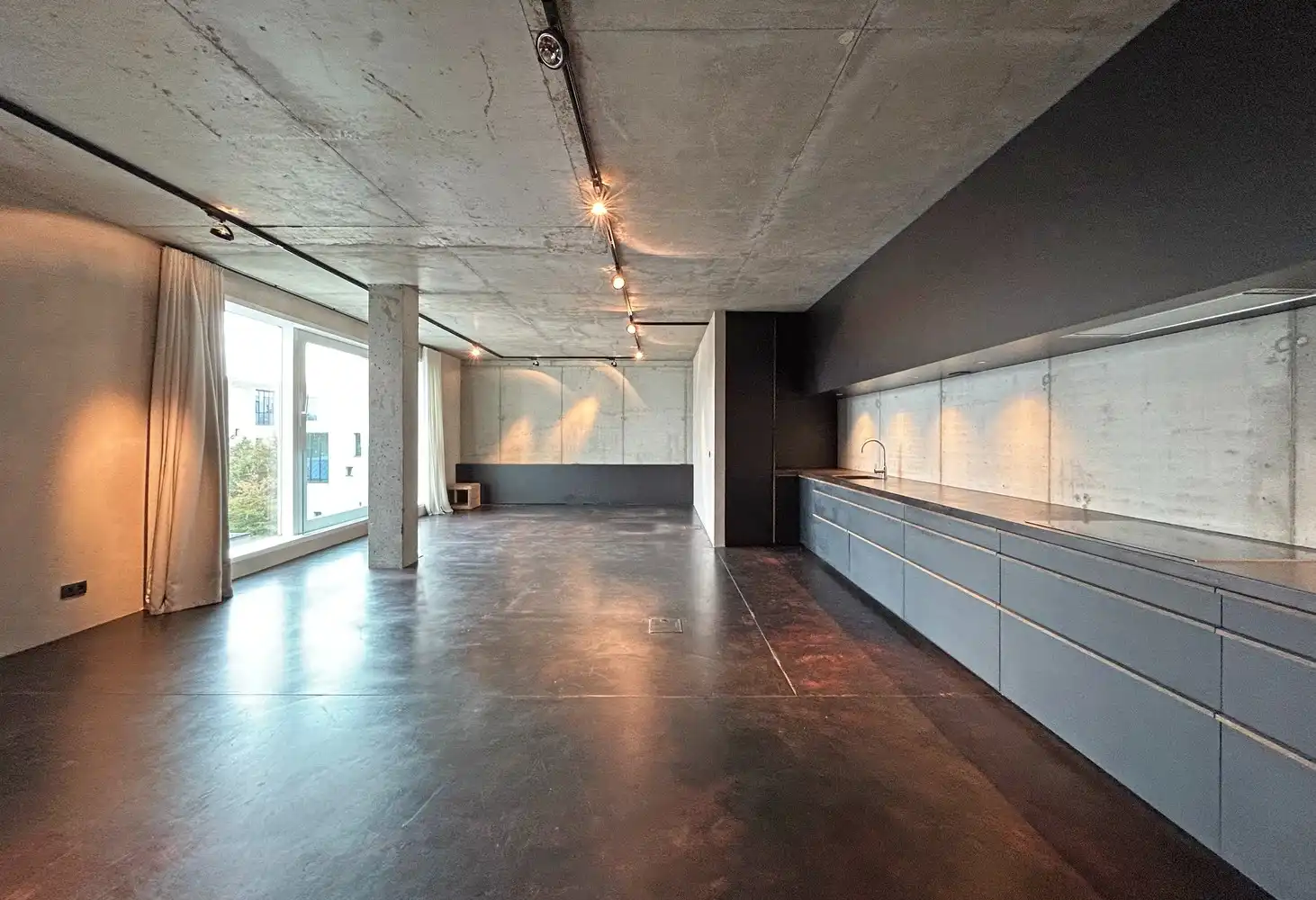 Prachtige&nbsp;loftlook appartement gelegen in de site van Axel Vervoordt met 1 slaapkamer te Wijnegem foto {{pictureIndex}}