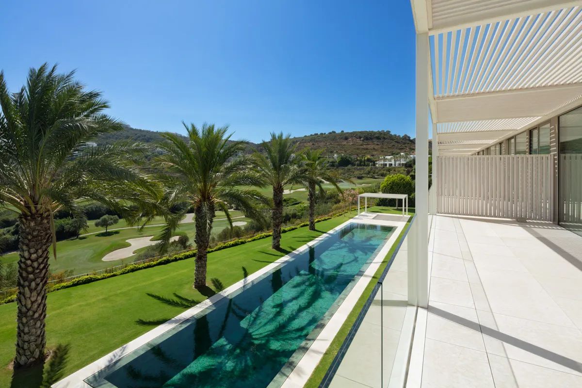 Adembenemende luxe villa met panoramisch uitzicht in exclusief golfresort foto 3