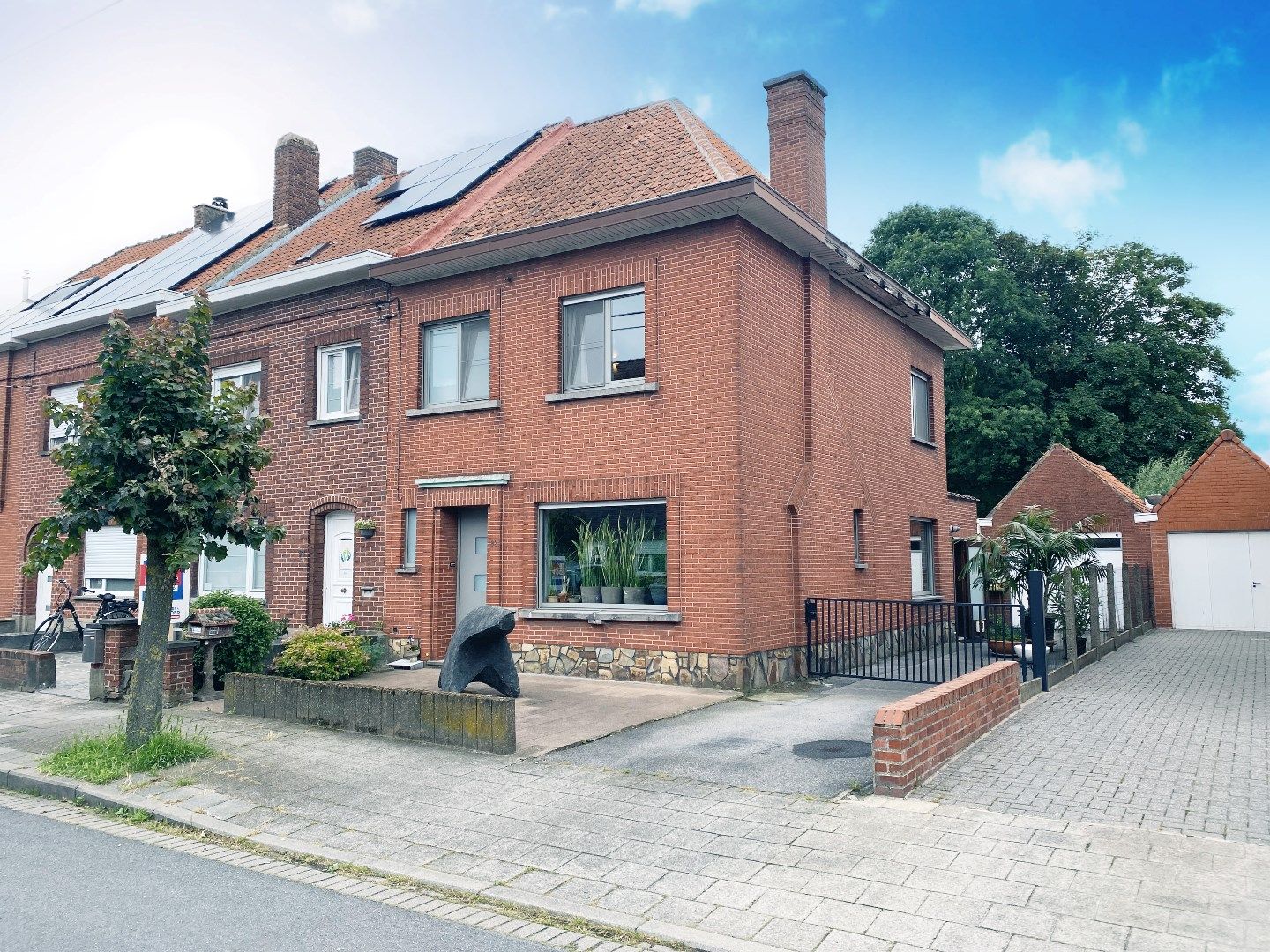 RUSTIG GELEGEN HOB MET 2 GROTE SLPKS (3 MOGELIJK), RUIME TUIN EN GARAGE foto 2