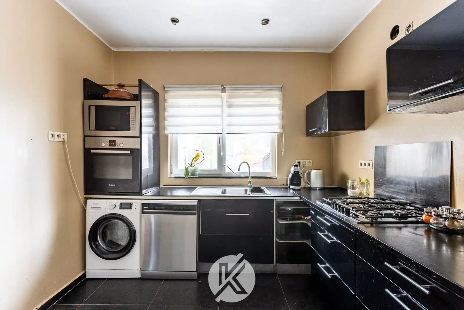 Gezinswoning met 4 slaapkamers op uitstekende ligging foto 10