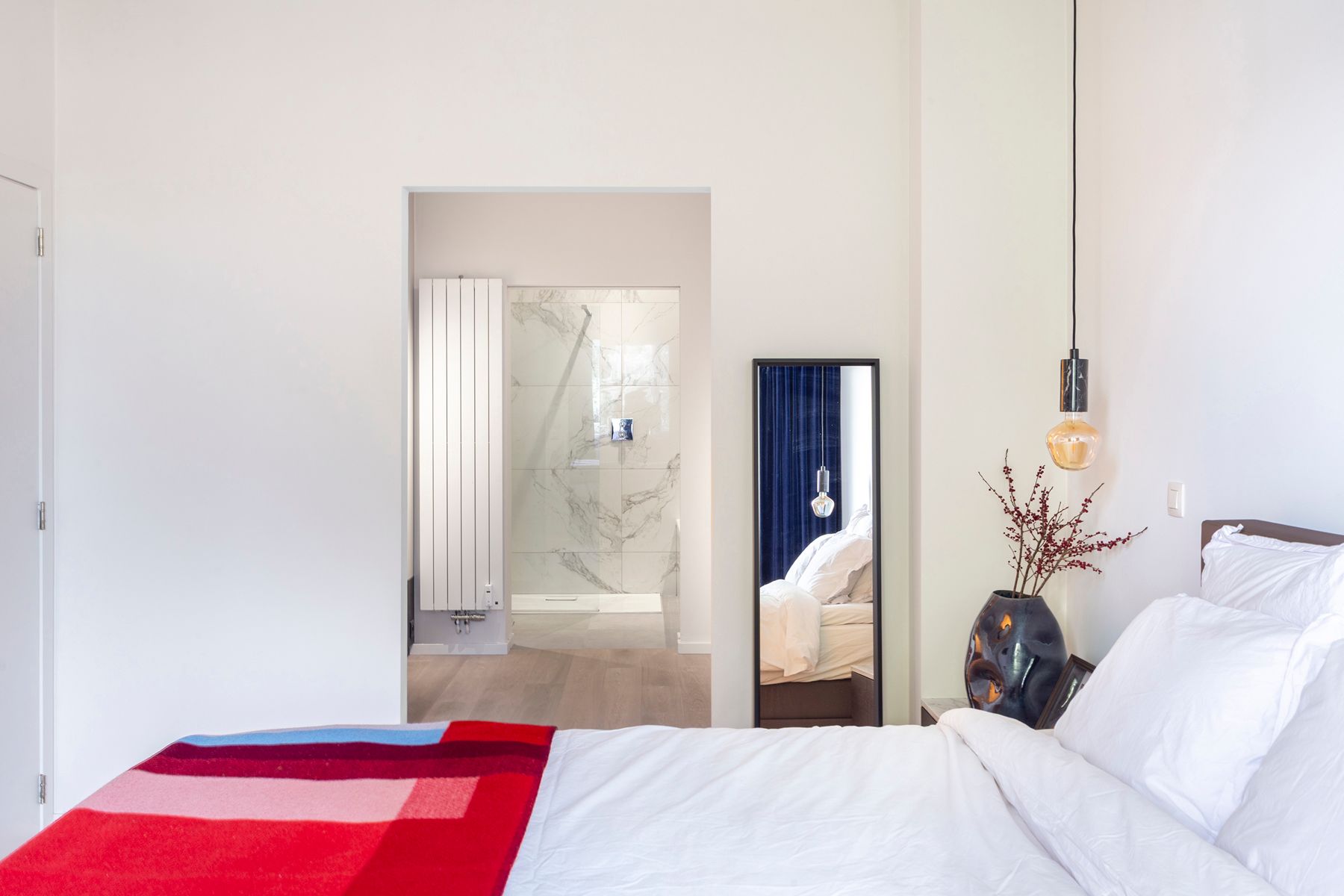 Stijlvol tweeslaapkamer appartement met terras nabij Zuid foto 7