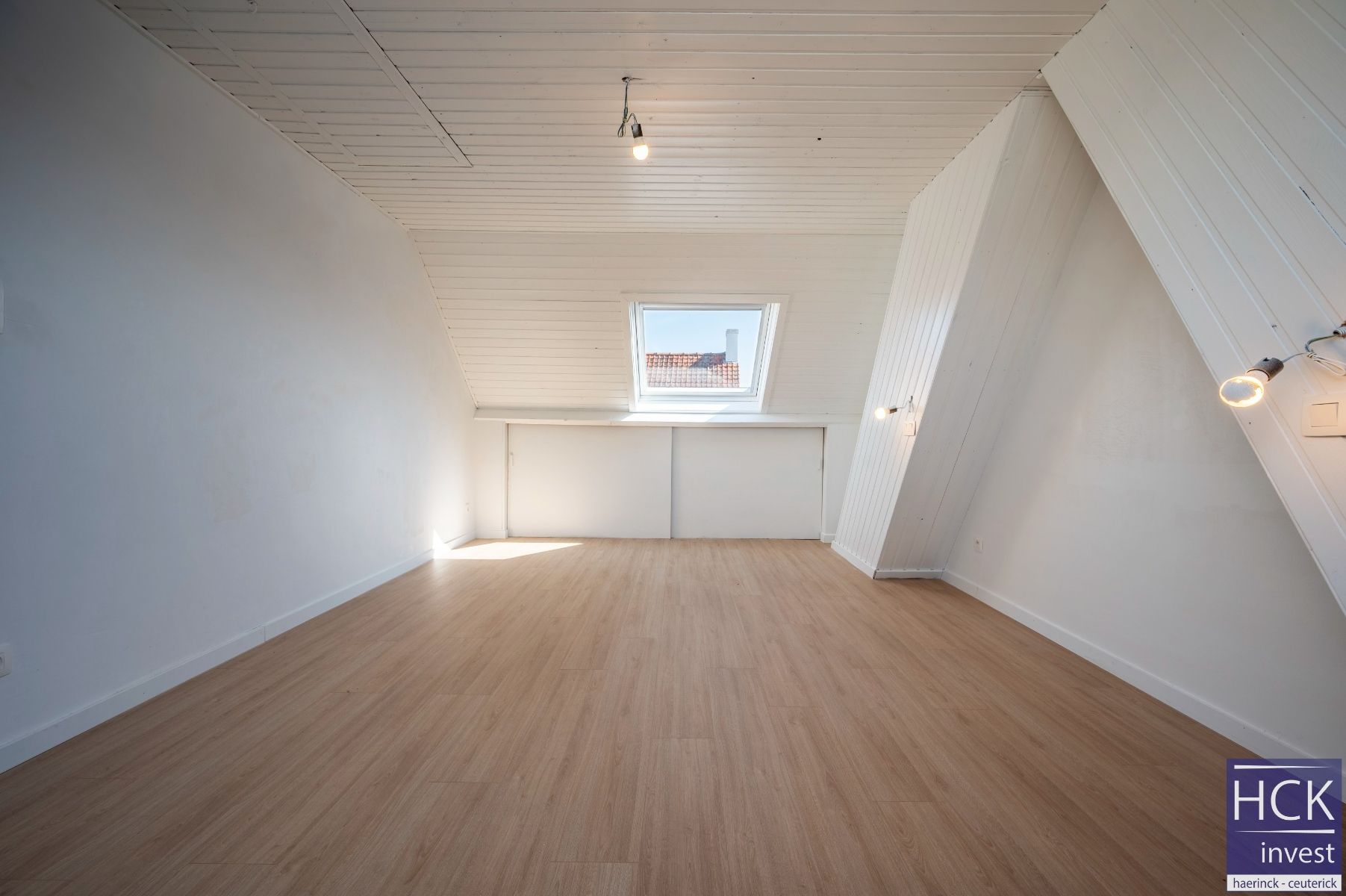 WAREGEM - Nieuw gerenoveerde woning met 2 SLPK. in hartje Waregem! foto 15