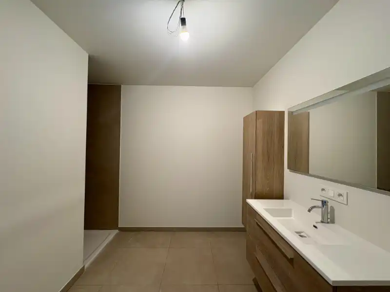 Gelijkvloers nieuwbouwappartement met 3 slaapkamers + terras foto 5
