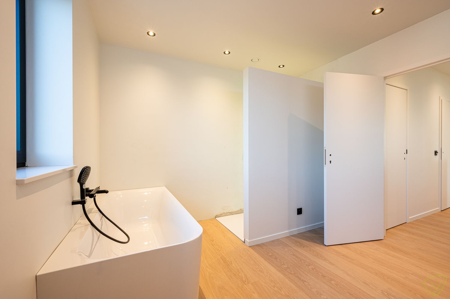 Uitzonderlijke woning te huur te Maldegem met een superieure afwerking. foto 14