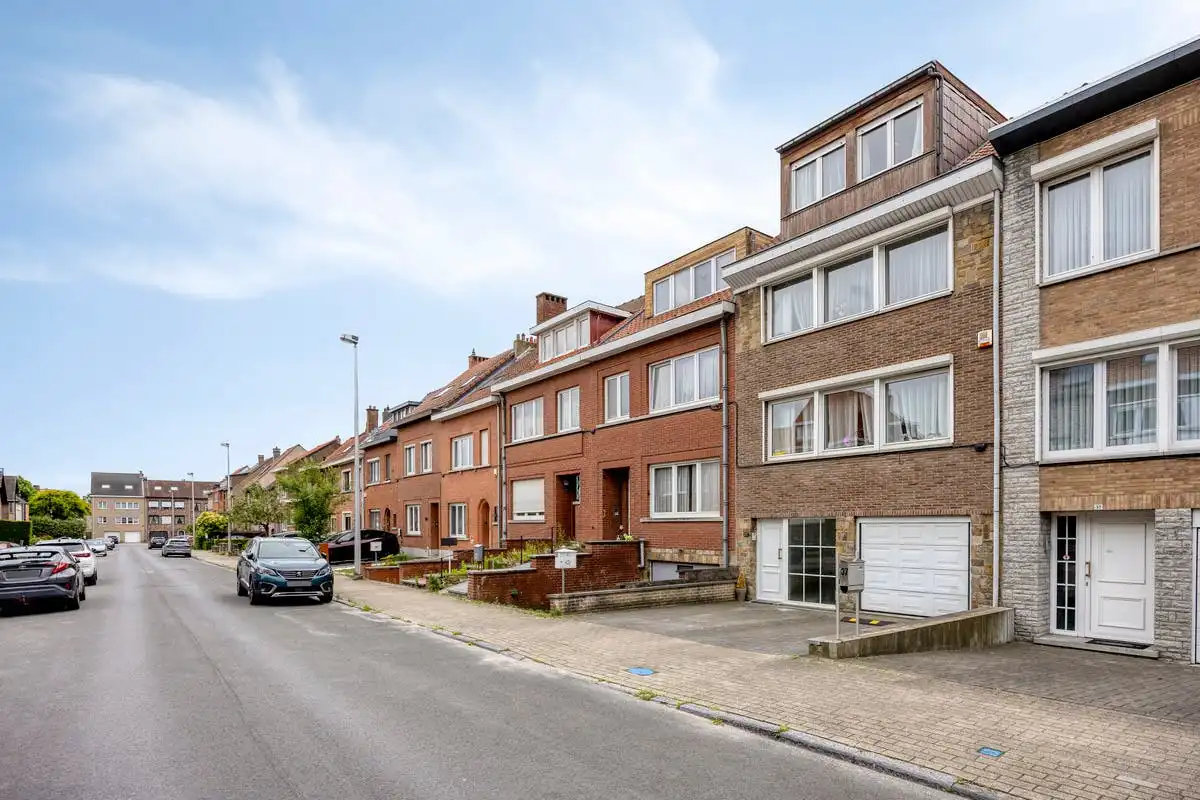 Ruime gezinswoning met garage en zonnige tuin in Strombeek-Bever foto 11