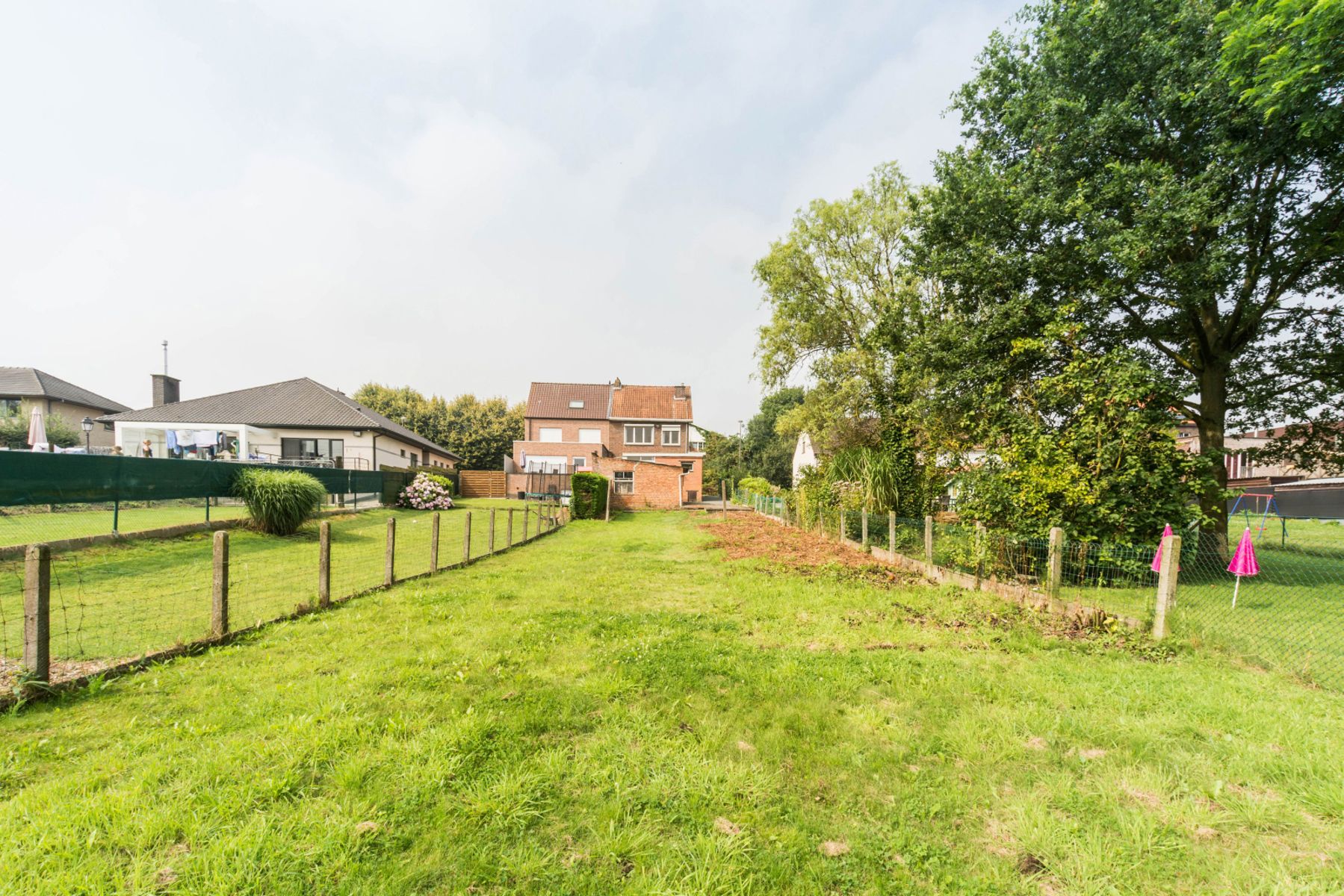 Hoofdfoto van de publicatie: Degelijke, maar nog te moderniseren woning met garage & tuin