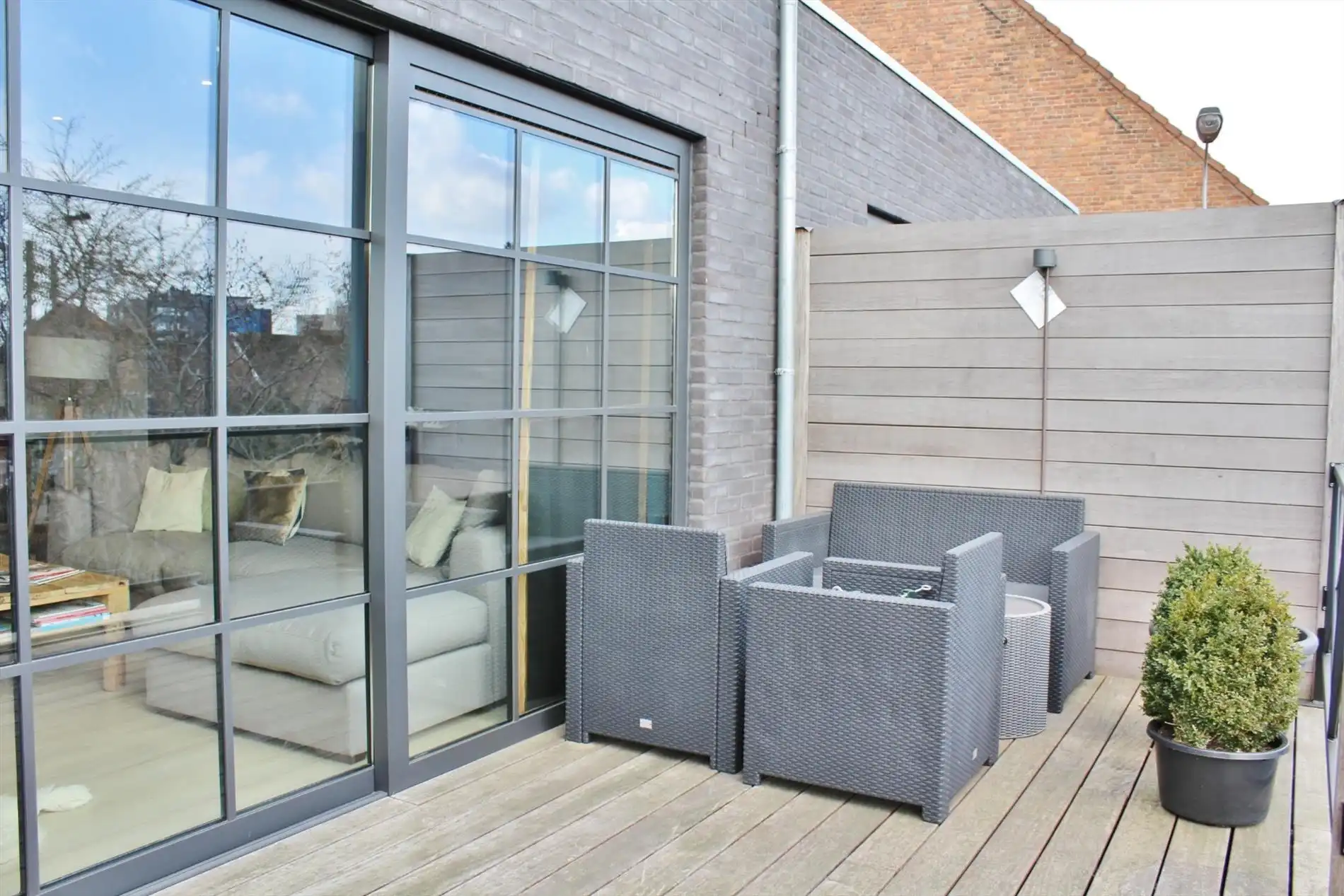 Gezellige rijwoning met koer en ruim zonneterras in centrum Ieper foto 11