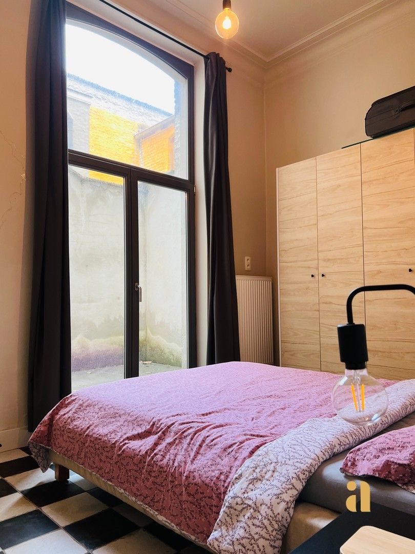 Bemeubelde studio op topligging te huur! foto 2