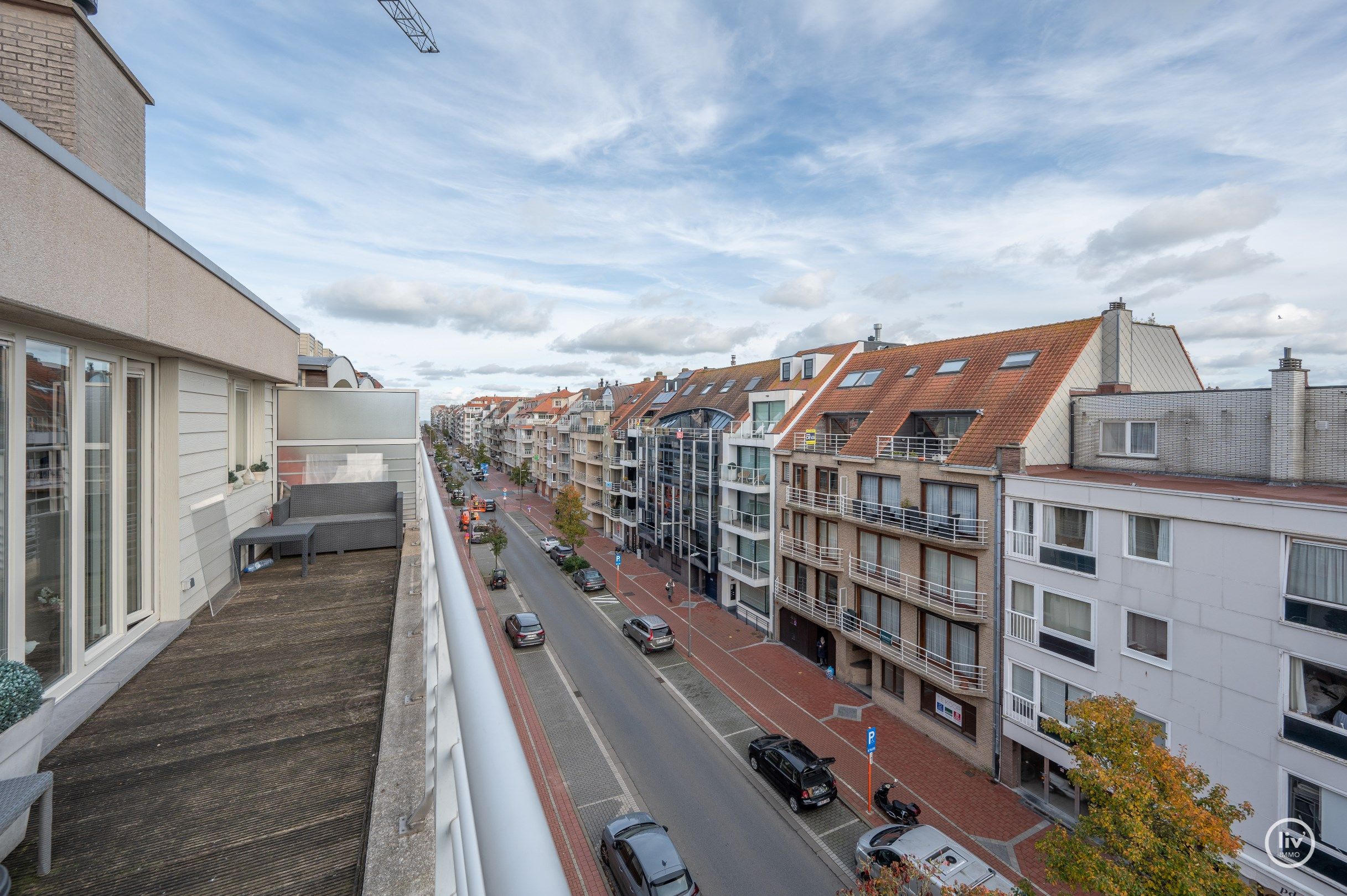 Magnifieke HOEKduplex met mooie terrassen centraal gelegen op de Parmentierlaan te Knokke.  foto 10