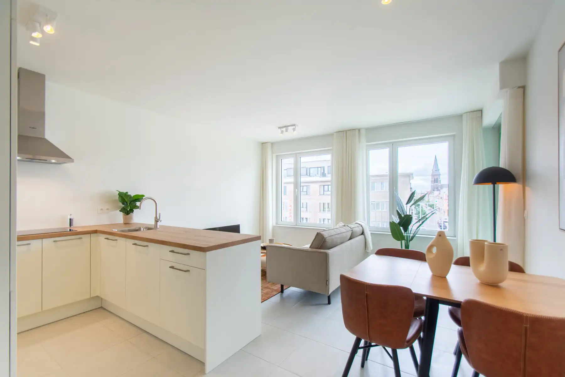 Prachtig gemeubeld 1- kamer appartement met mooi terras foto 2