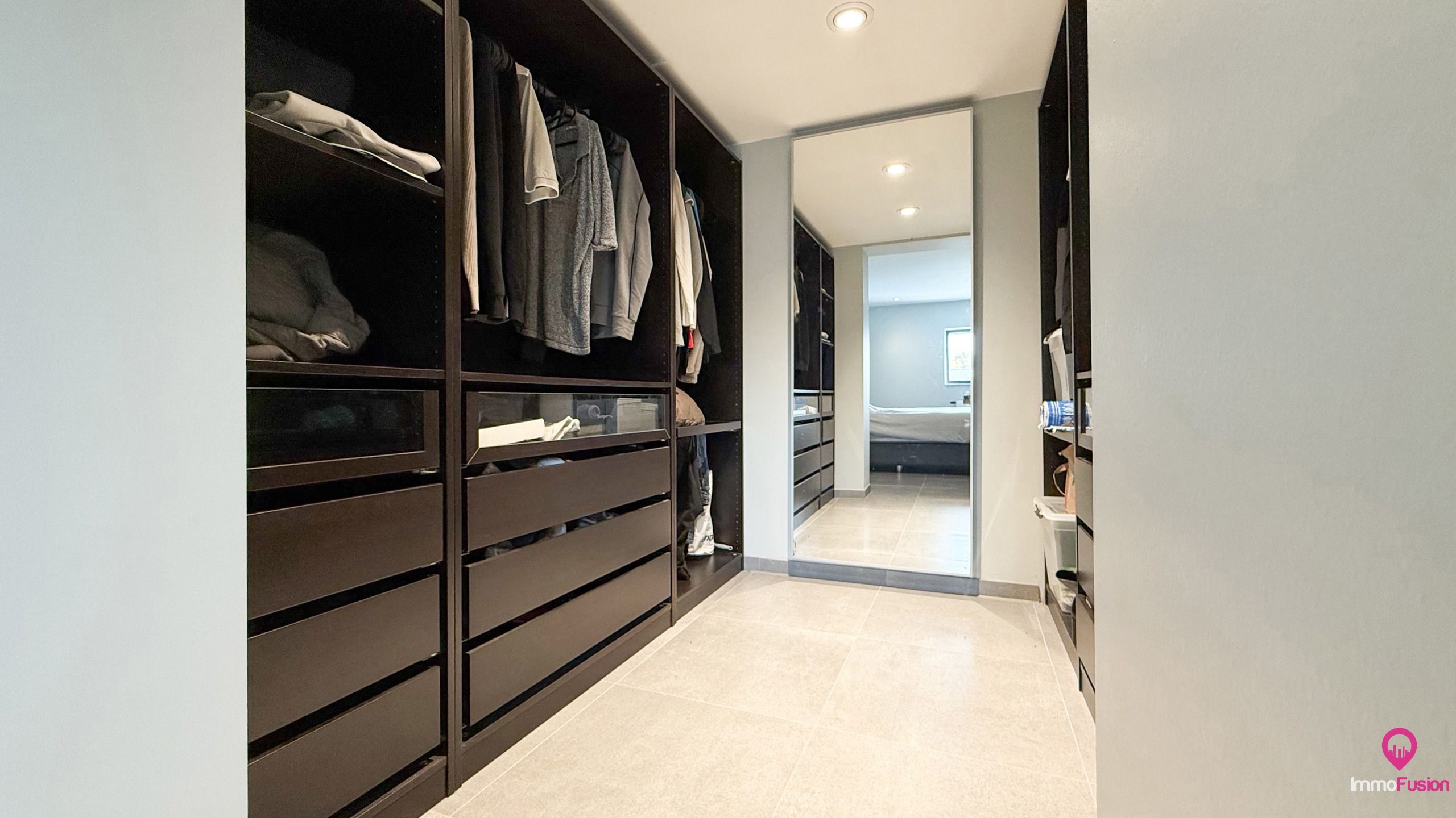 Instapklare, volledig gerenoveerde woning met 4 slaapkamers! foto 27