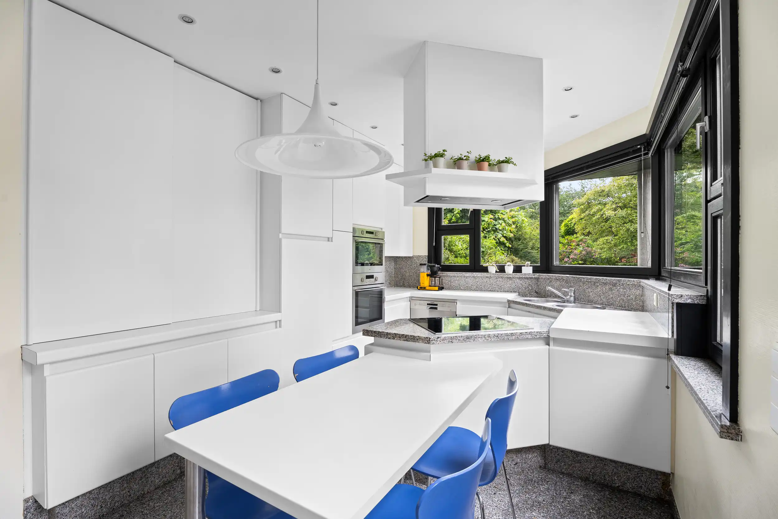 Karaktervol herenhuis (4 slpk) met diepe tuin te Wetteren foto 9