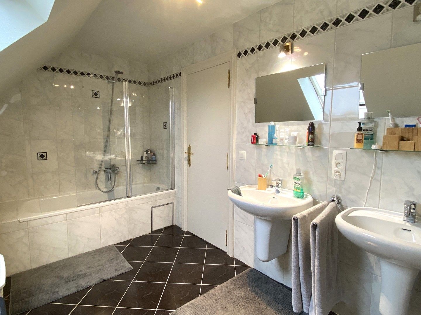 Ruime gezinswoning in een residentiële omgeving foto 13