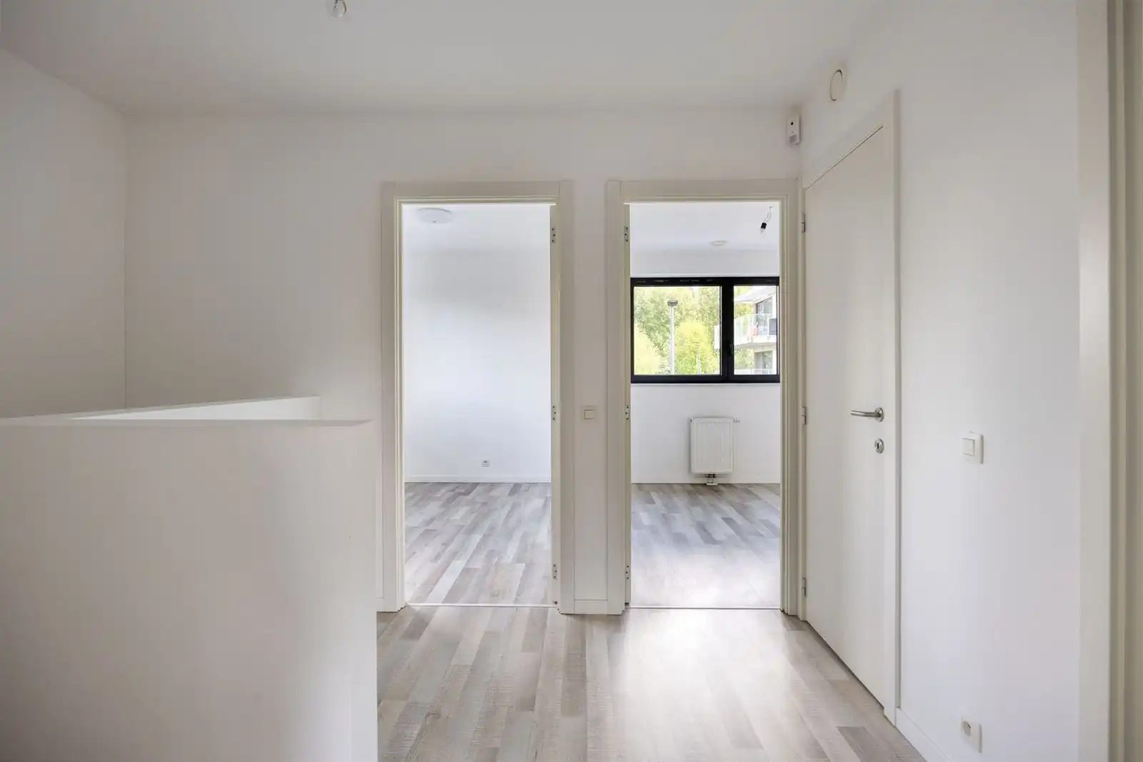 Recente 3-gevelwoning met 3 slaapkamers, tuin en garage foto 17