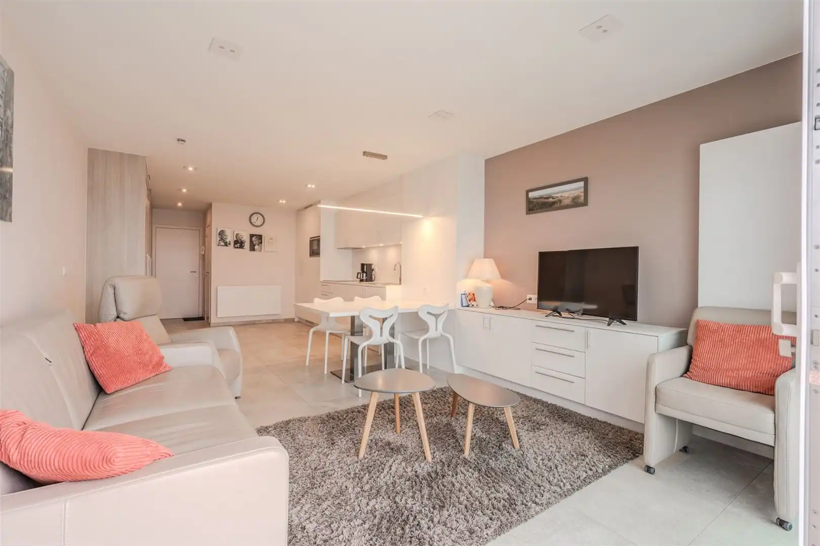 Moderne instapklare studio foto {{pictureIndex}}