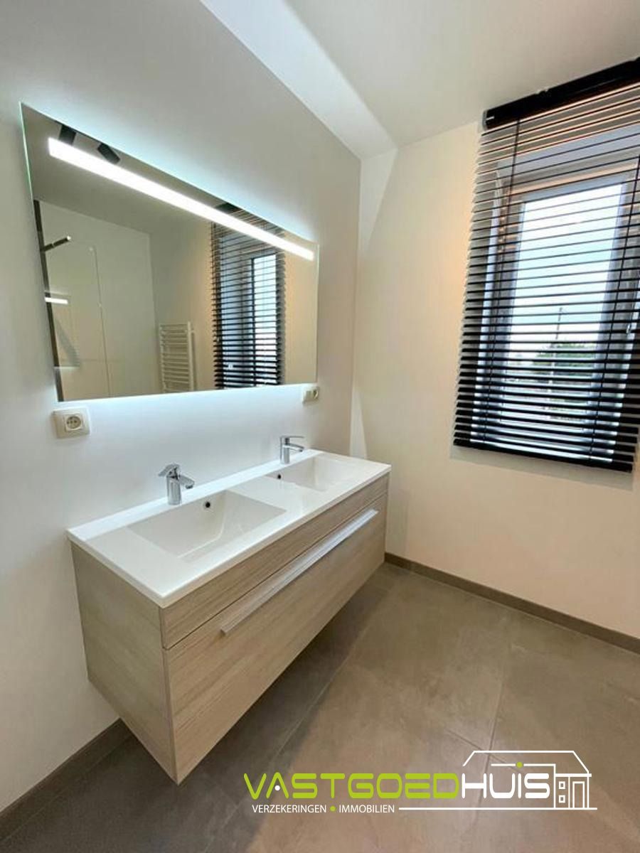 Appartement met 2 slaapkamers, terras en autostaanplaats! foto 18